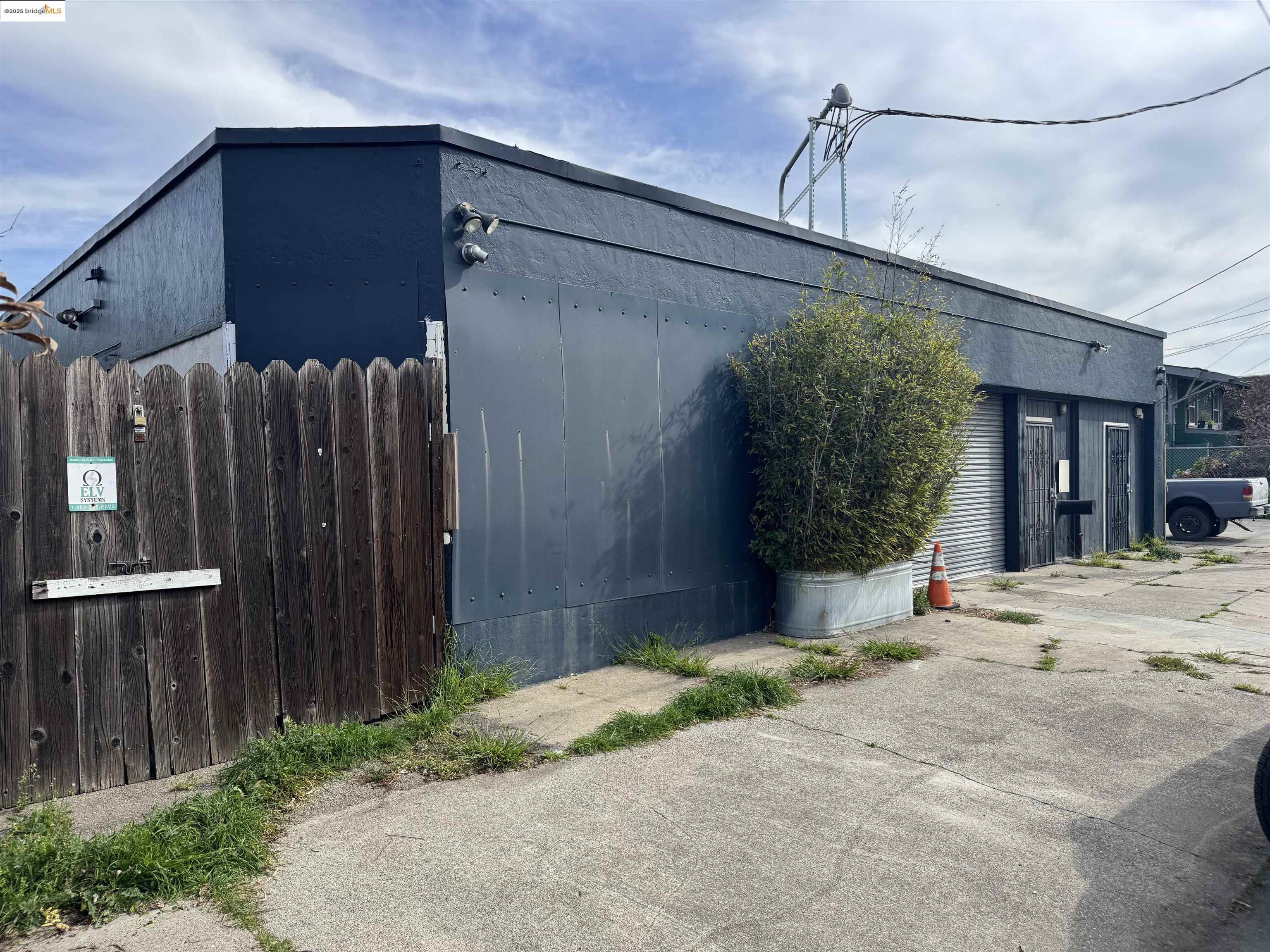 Detail Gallery Image 3 of 16 For 2928 Chapman St, Oakland,  CA 94601 - – Beds | – Baths