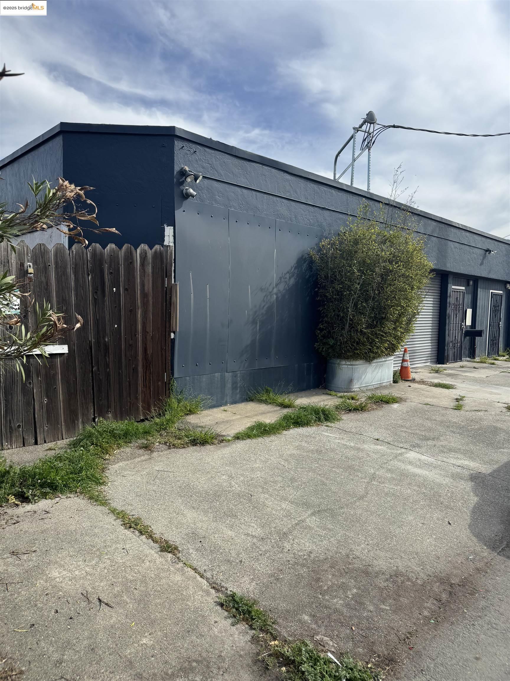 Detail Gallery Image 4 of 16 For 2928 Chapman St, Oakland,  CA 94601 - – Beds | – Baths