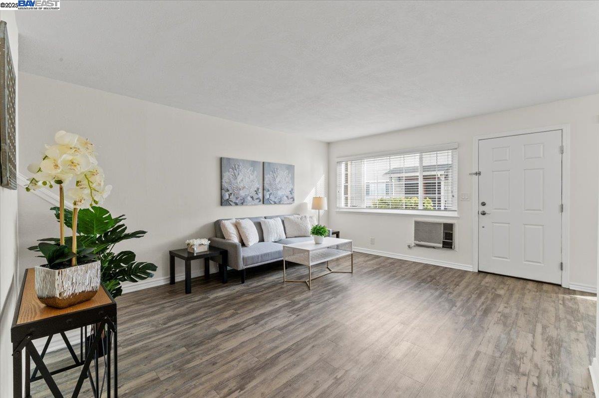 Detail Gallery Image 4 of 38 For 740 Fargo Ave #12,  San Leandro,  CA 94579 - 2 Beds | 1/1 Baths