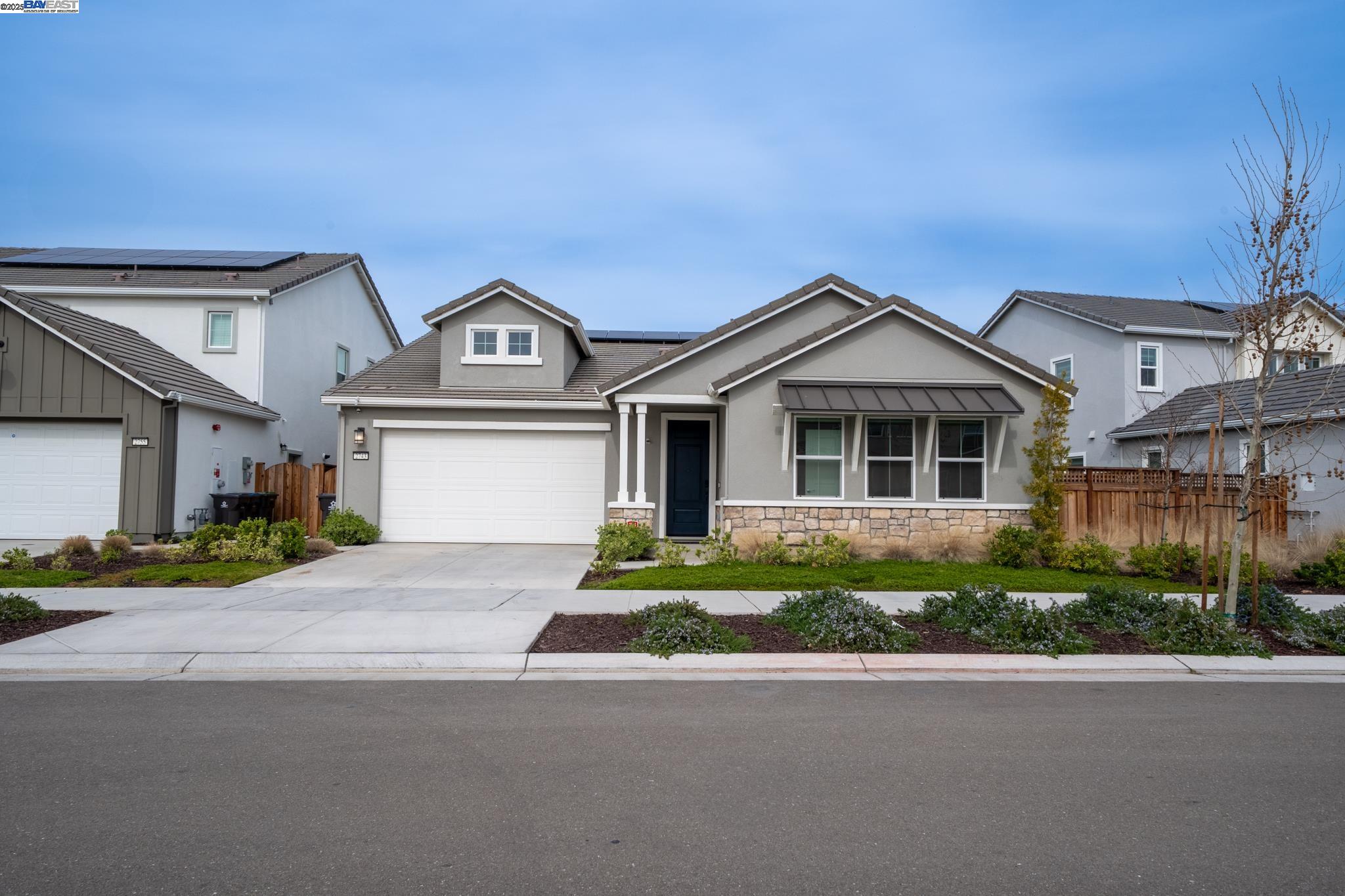 Detail Gallery Image 2 of 52 For 2743 Irish Meadow Way, Lathrop,  CA 95330 - 3 Beds | 3/1 Baths