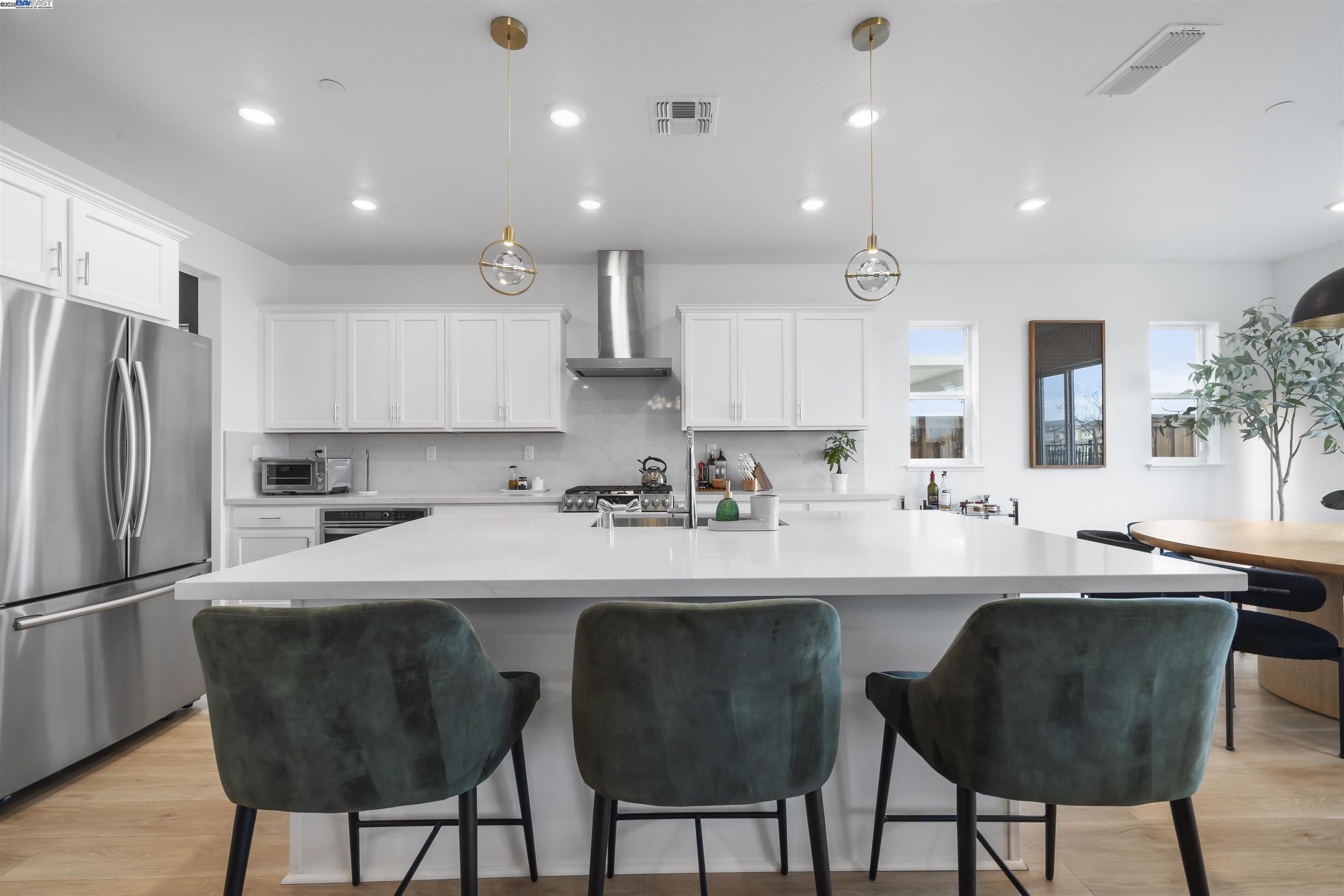 Detail Gallery Image 12 of 52 For 2743 Irish Meadow Way, Lathrop,  CA 95330 - 3 Beds | 3/1 Baths