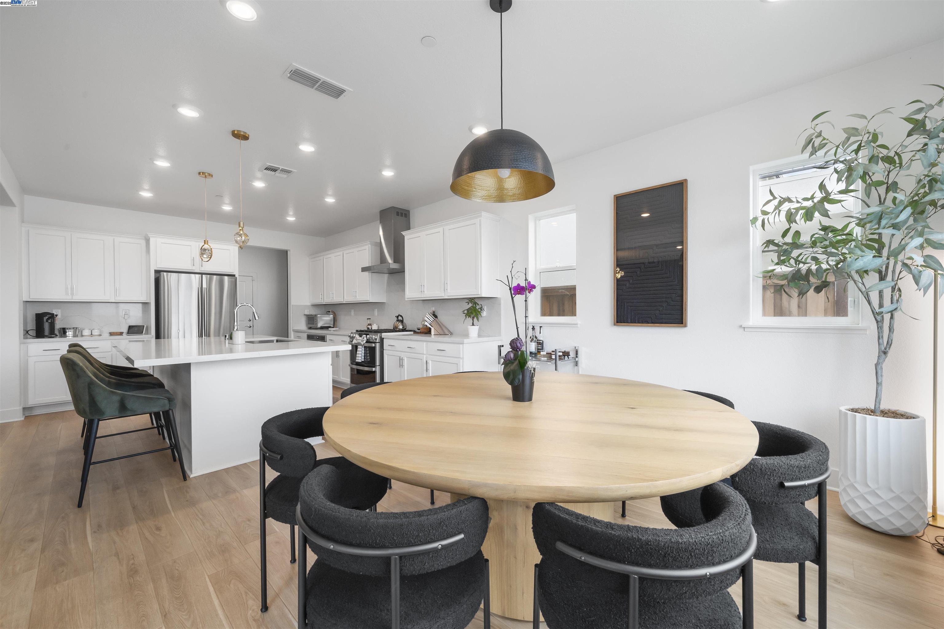 Detail Gallery Image 13 of 52 For 2743 Irish Meadow Way, Lathrop,  CA 95330 - 3 Beds | 3/1 Baths
