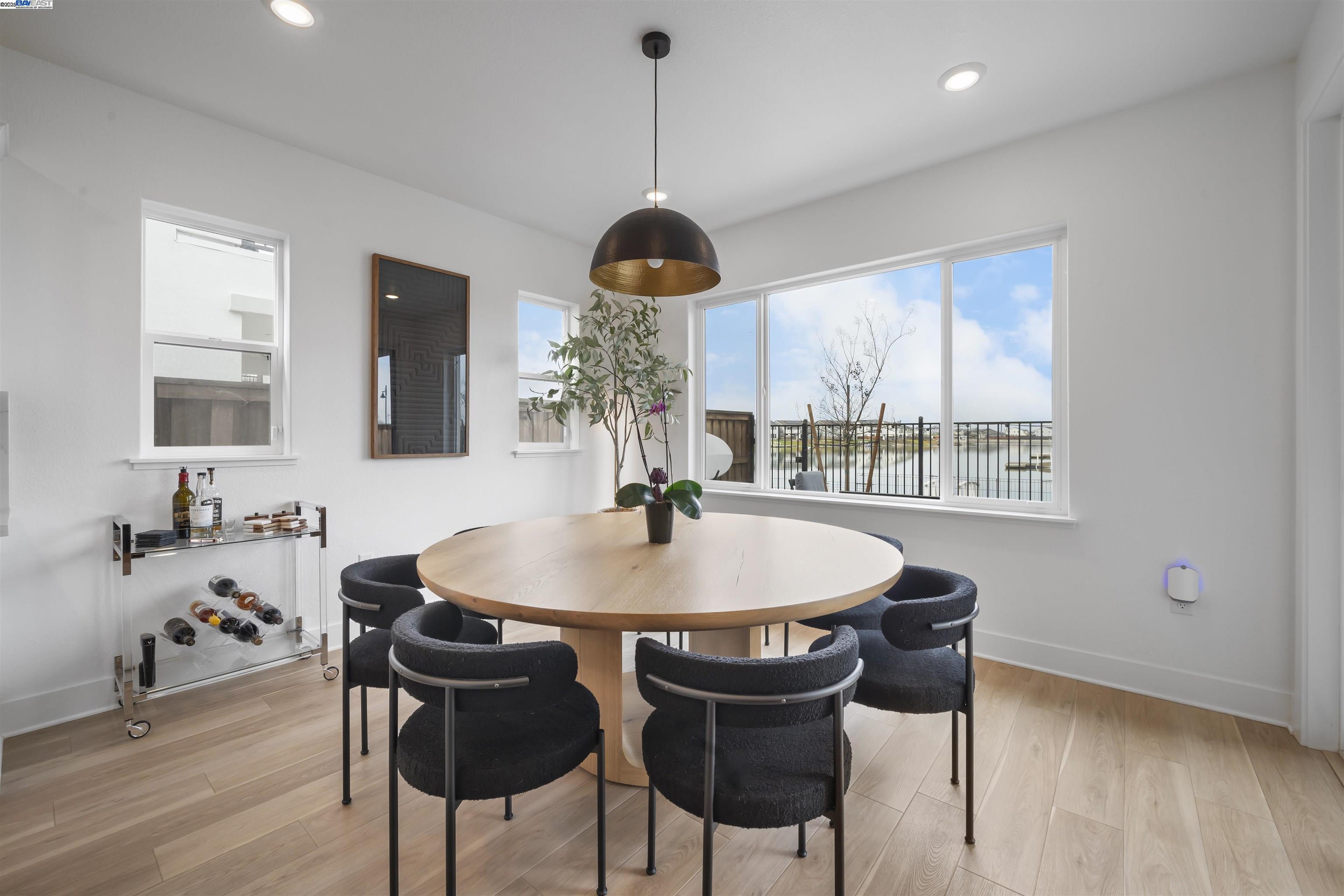 Detail Gallery Image 14 of 52 For 2743 Irish Meadow Way, Lathrop,  CA 95330 - 3 Beds | 3/1 Baths