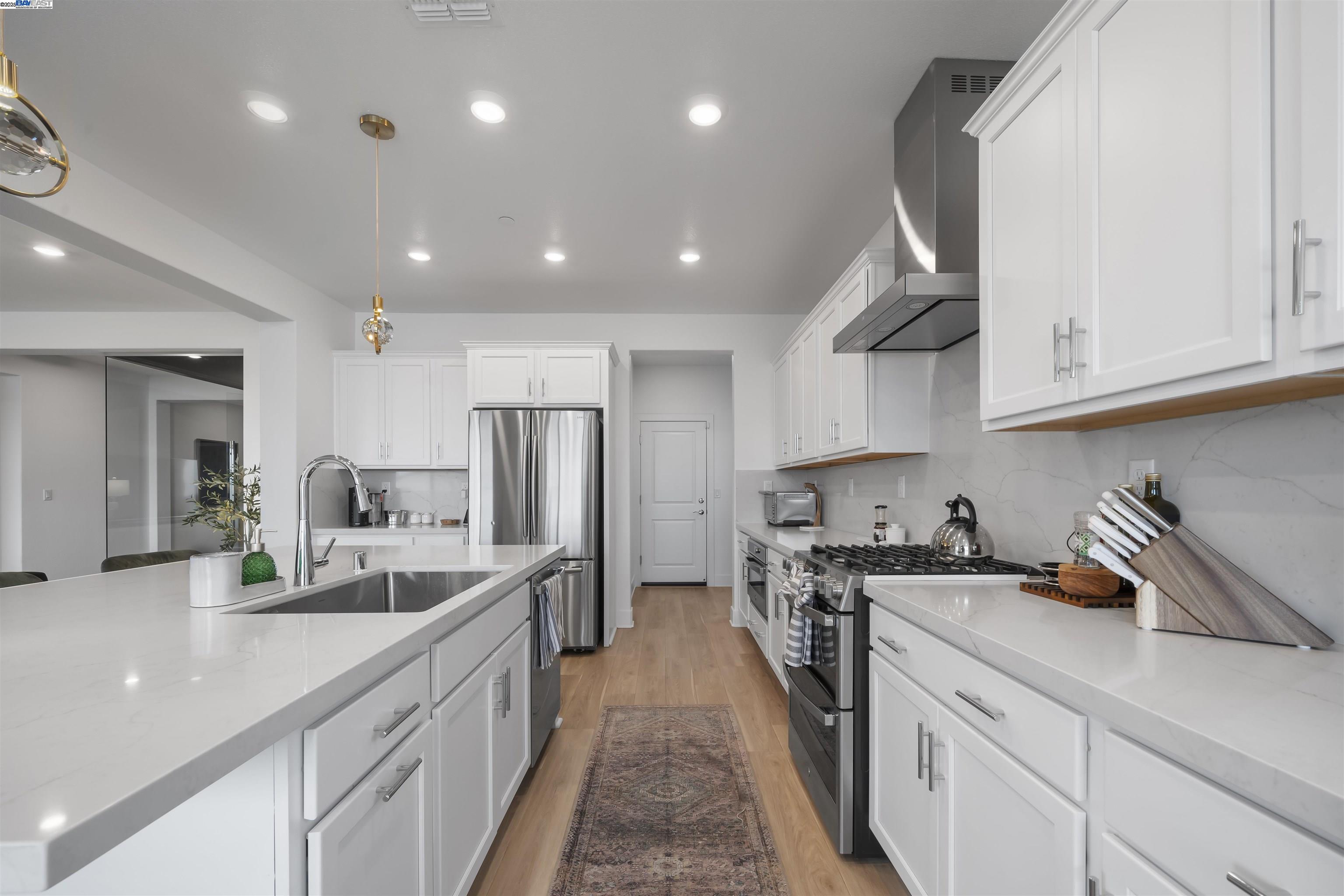 Detail Gallery Image 15 of 52 For 2743 Irish Meadow Way, Lathrop,  CA 95330 - 3 Beds | 3/1 Baths
