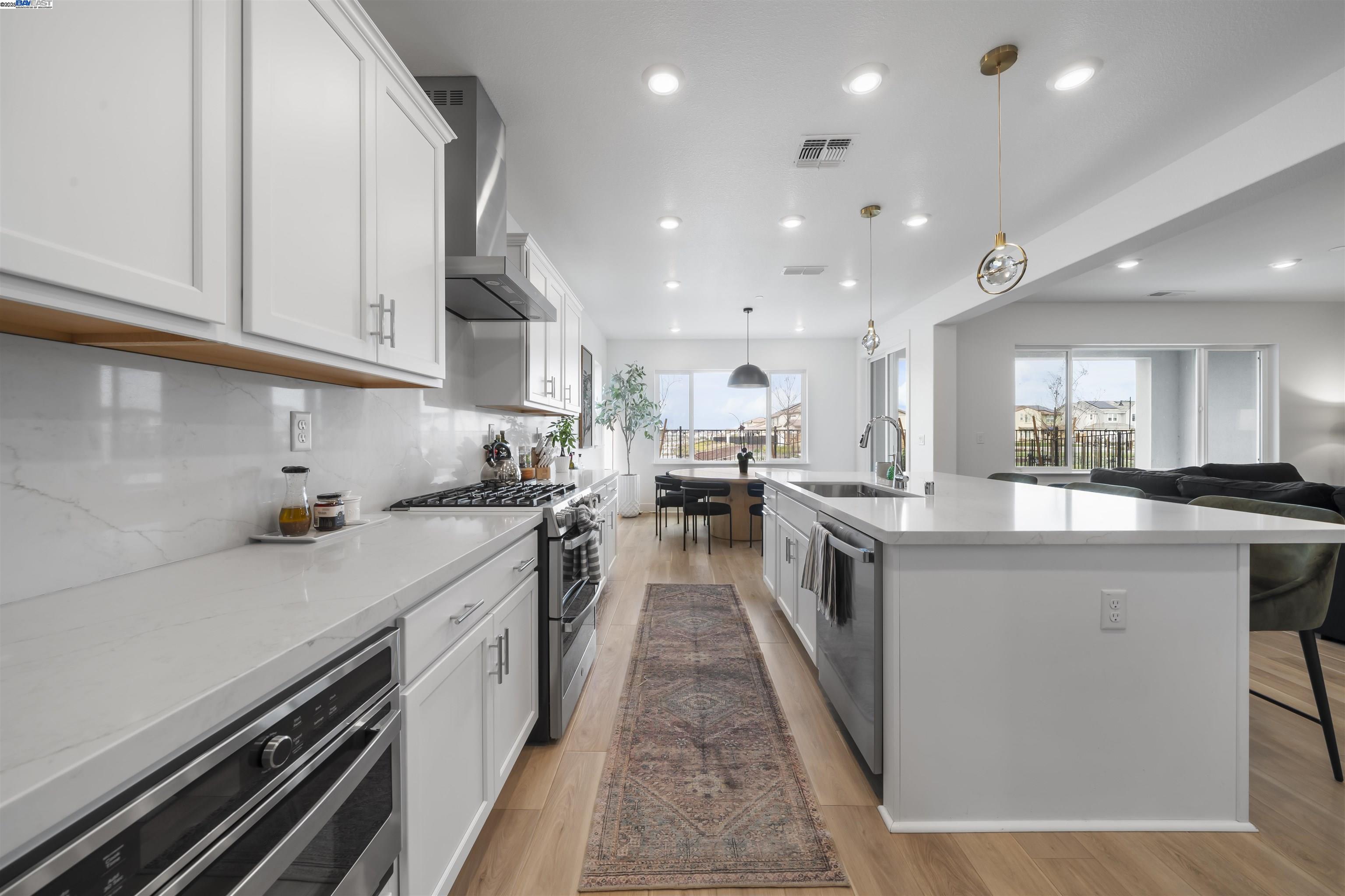 Detail Gallery Image 17 of 52 For 2743 Irish Meadow Way, Lathrop,  CA 95330 - 3 Beds | 3/1 Baths