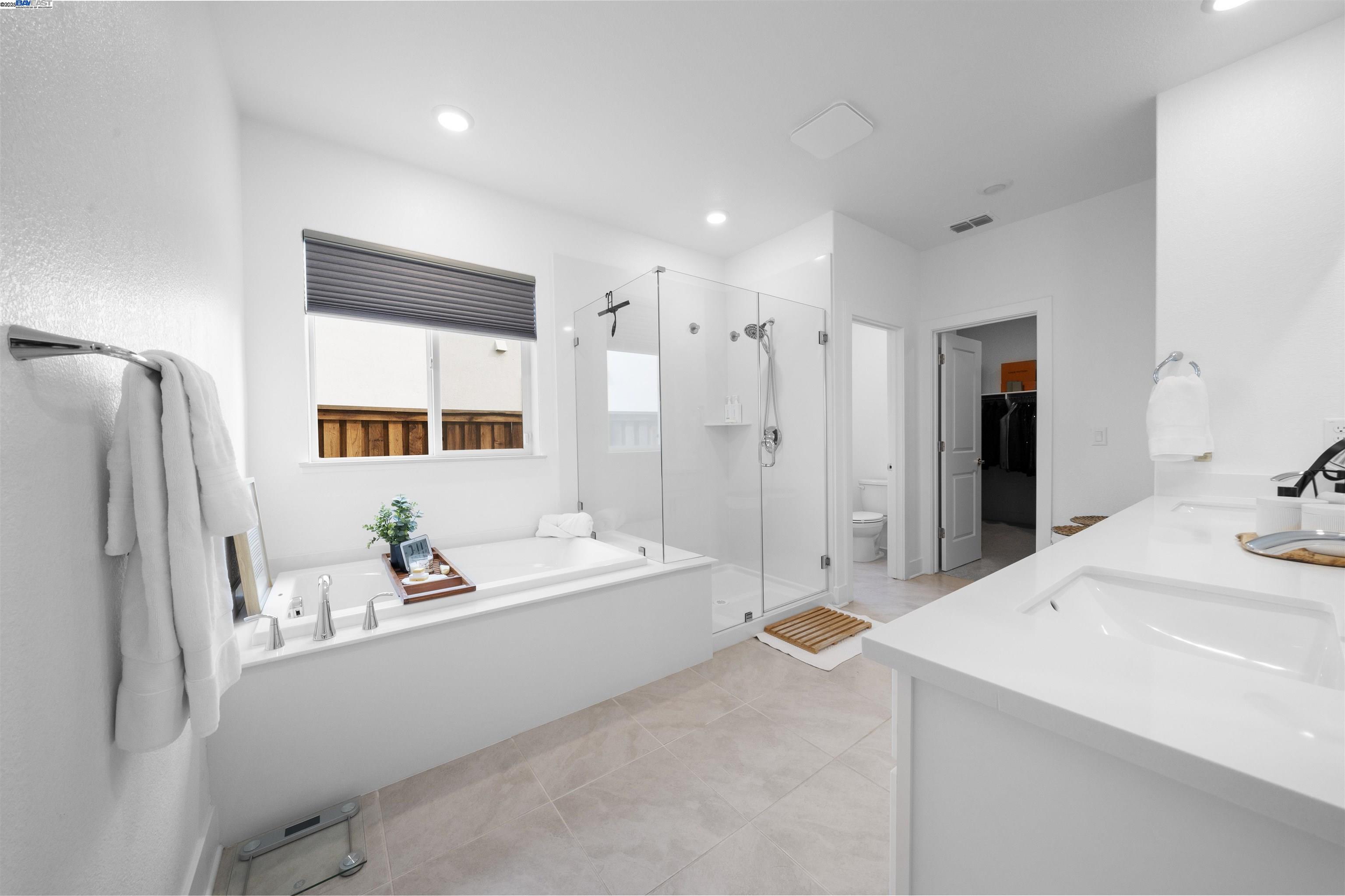 Detail Gallery Image 20 of 52 For 2743 Irish Meadow Way, Lathrop,  CA 95330 - 3 Beds | 3/1 Baths