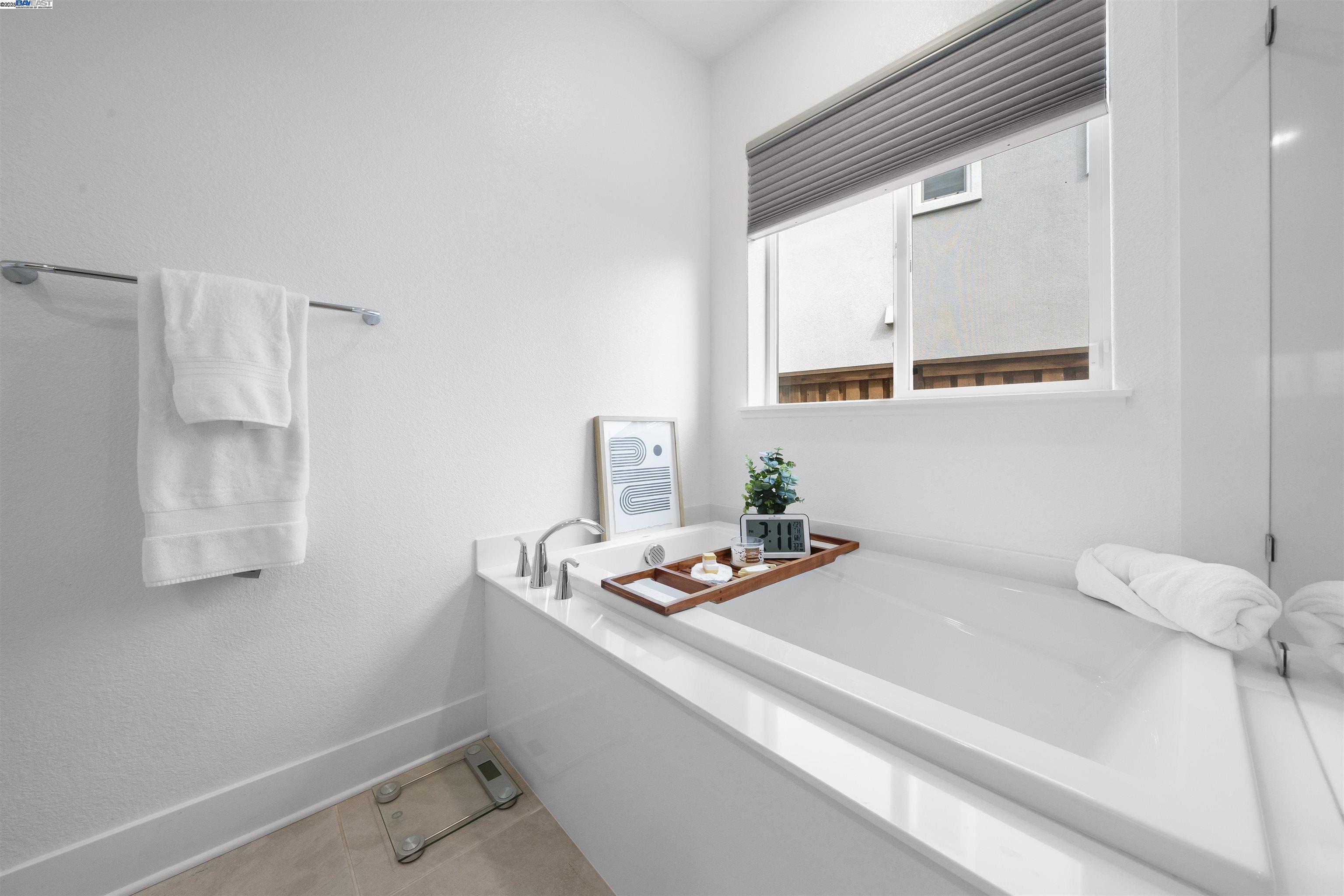 Detail Gallery Image 21 of 52 For 2743 Irish Meadow Way, Lathrop,  CA 95330 - 3 Beds | 3/1 Baths