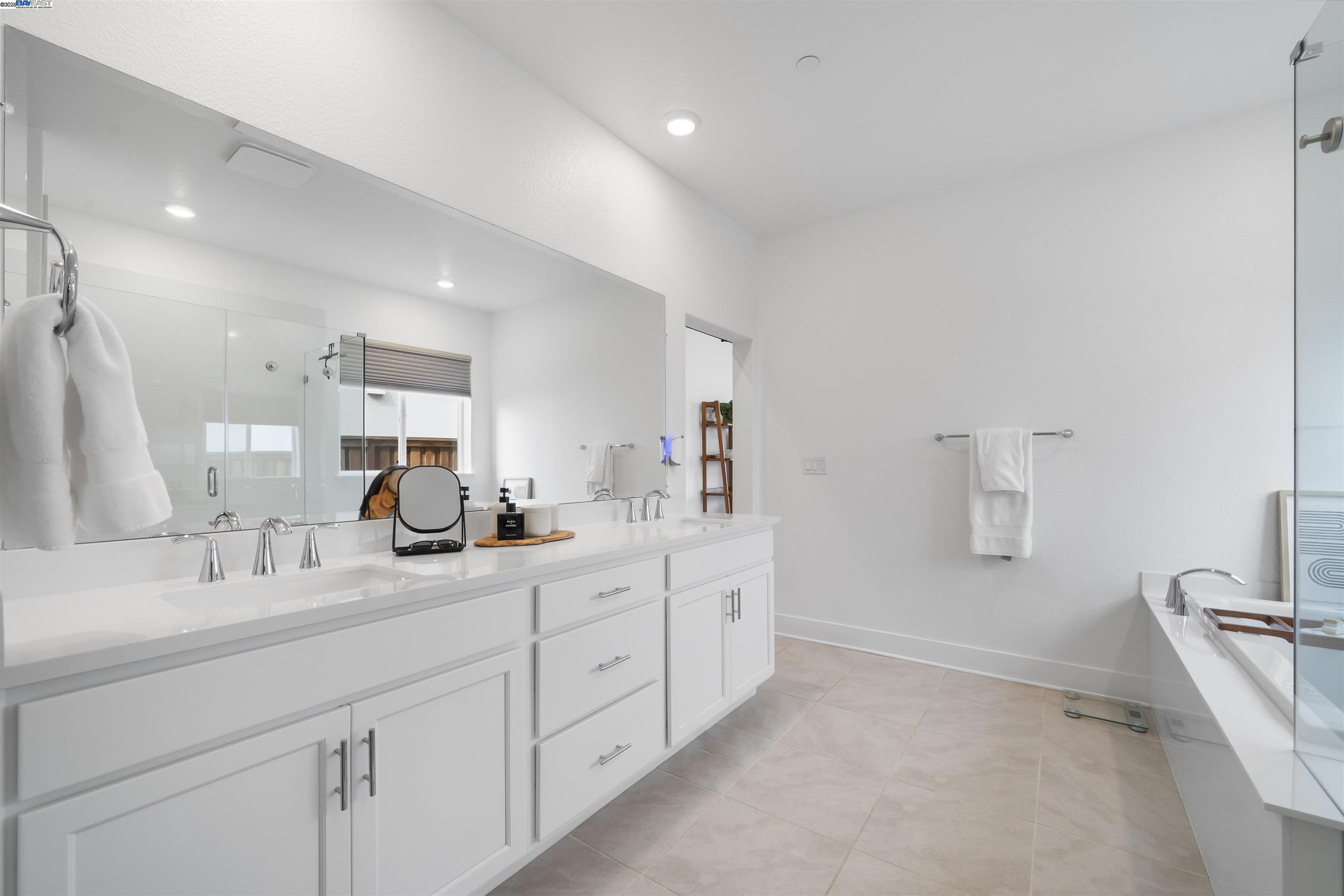 Detail Gallery Image 22 of 52 For 2743 Irish Meadow Way, Lathrop,  CA 95330 - 3 Beds | 3/1 Baths