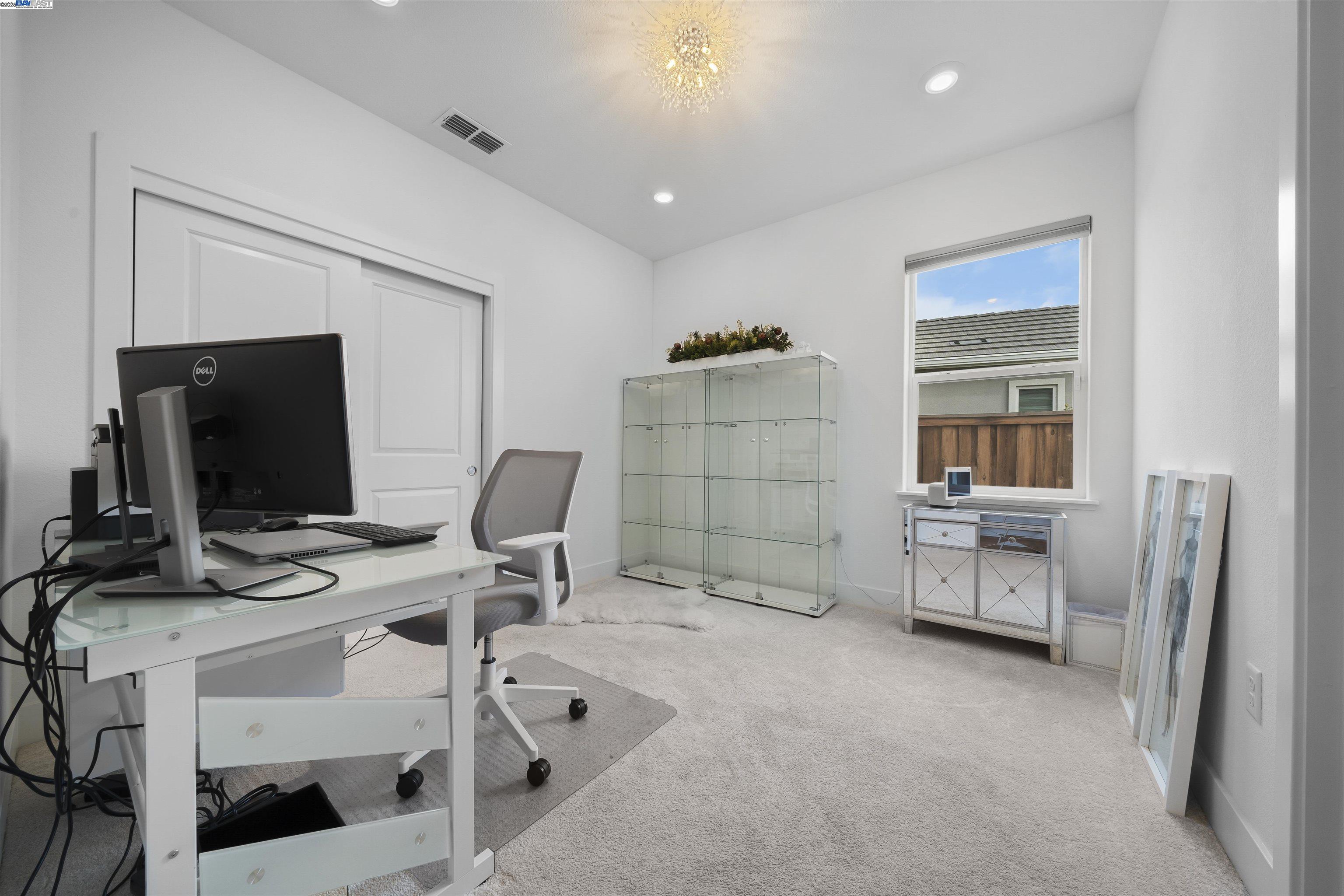 Detail Gallery Image 29 of 52 For 2743 Irish Meadow Way, Lathrop,  CA 95330 - 3 Beds | 3/1 Baths