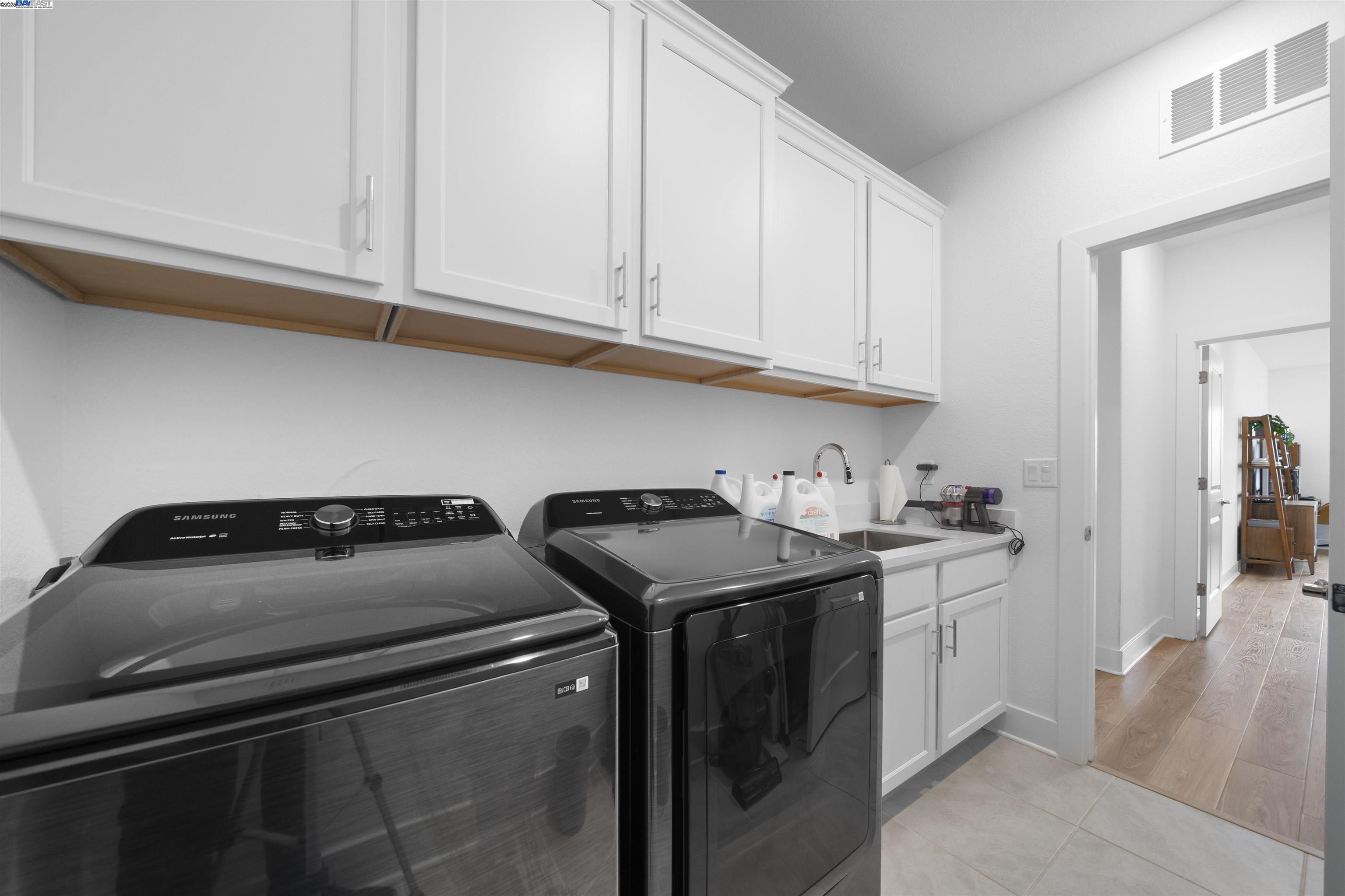 Detail Gallery Image 35 of 52 For 2743 Irish Meadow Way, Lathrop,  CA 95330 - 3 Beds | 3/1 Baths