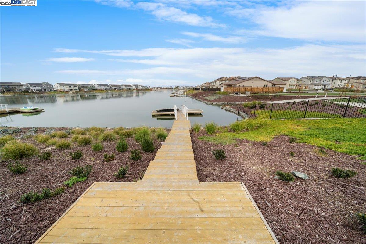 Detail Gallery Image 39 of 52 For 2743 Irish Meadow Way, Lathrop,  CA 95330 - 3 Beds | 3/1 Baths