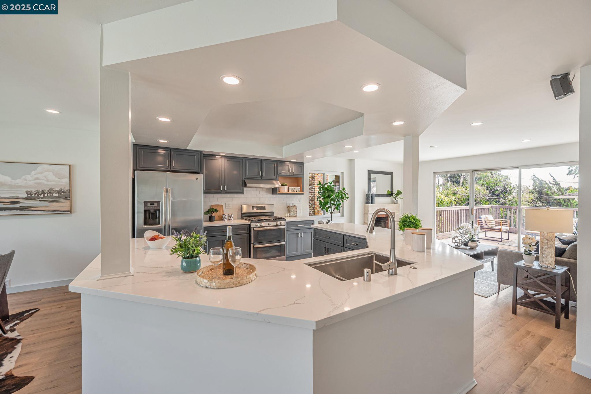 Detail Gallery Image 11 of 40 For 170 Yolo Ct, San Bruno,  CA 94066 - 5 Beds | 3 Baths