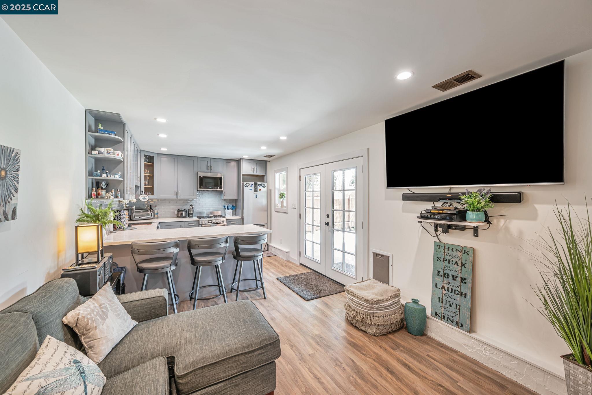 Detail Gallery Image 24 of 40 For 170 Yolo Ct, San Bruno,  CA 94066 - 5 Beds | 3 Baths