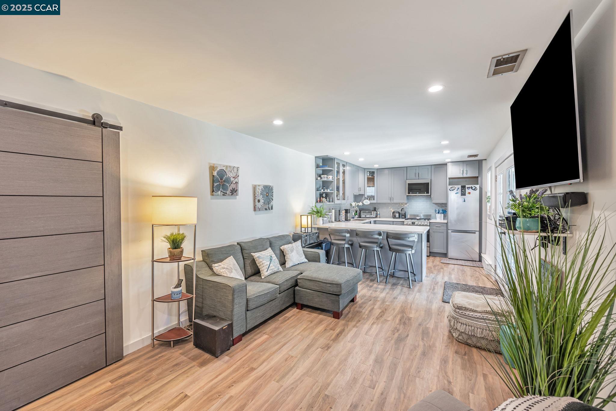 Detail Gallery Image 25 of 40 For 170 Yolo Ct, San Bruno,  CA 94066 - 5 Beds | 3 Baths