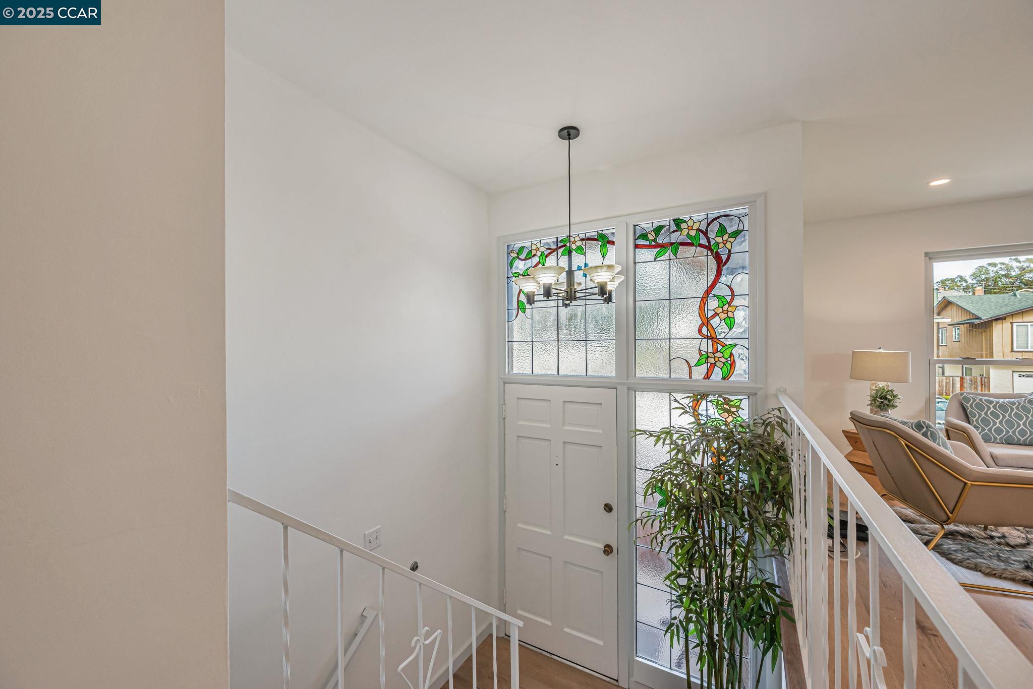 Detail Gallery Image 4 of 40 For 170 Yolo Ct, San Bruno,  CA 94066 - 5 Beds | 3 Baths