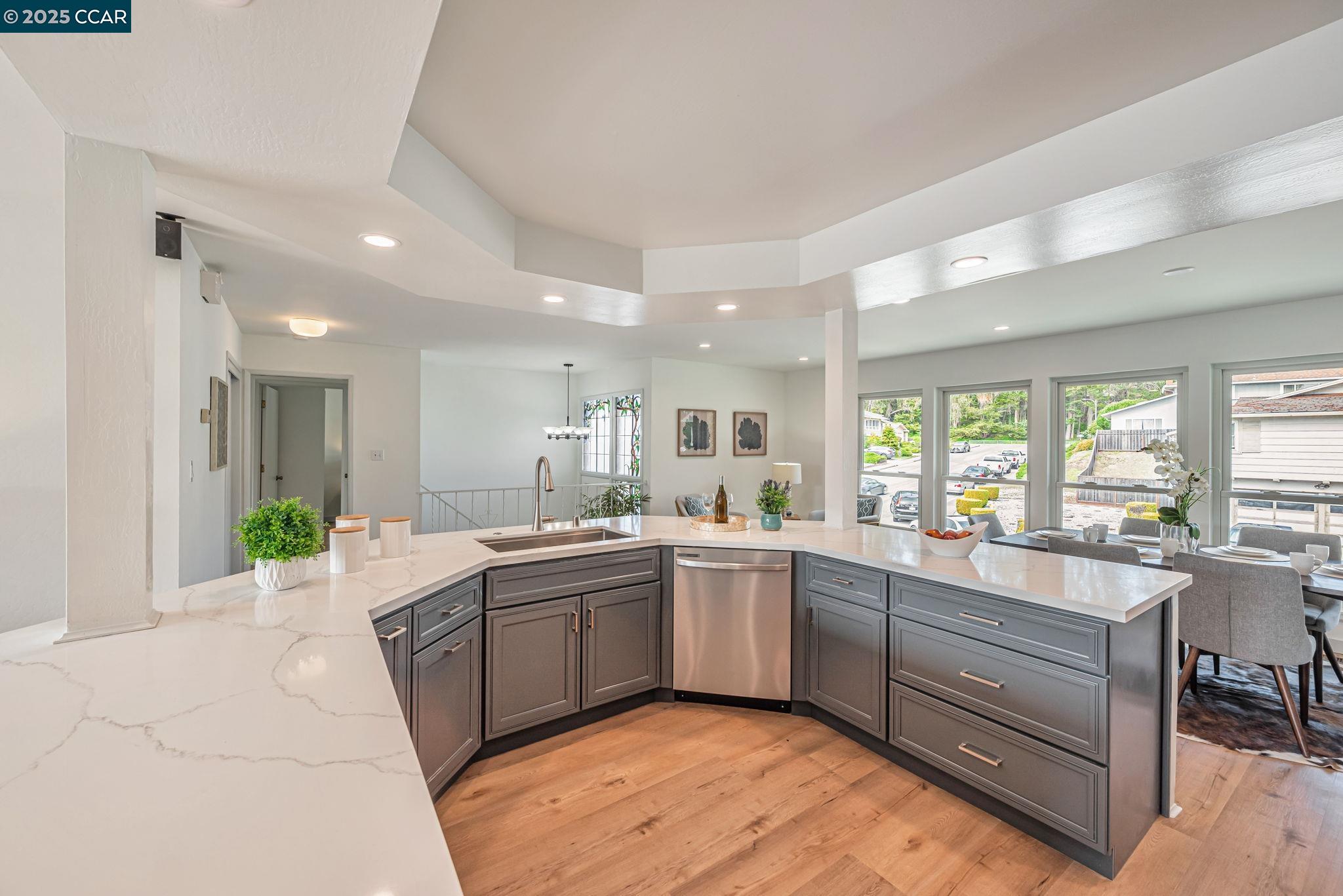 Detail Gallery Image 8 of 40 For 170 Yolo Ct, San Bruno,  CA 94066 - 5 Beds | 3 Baths