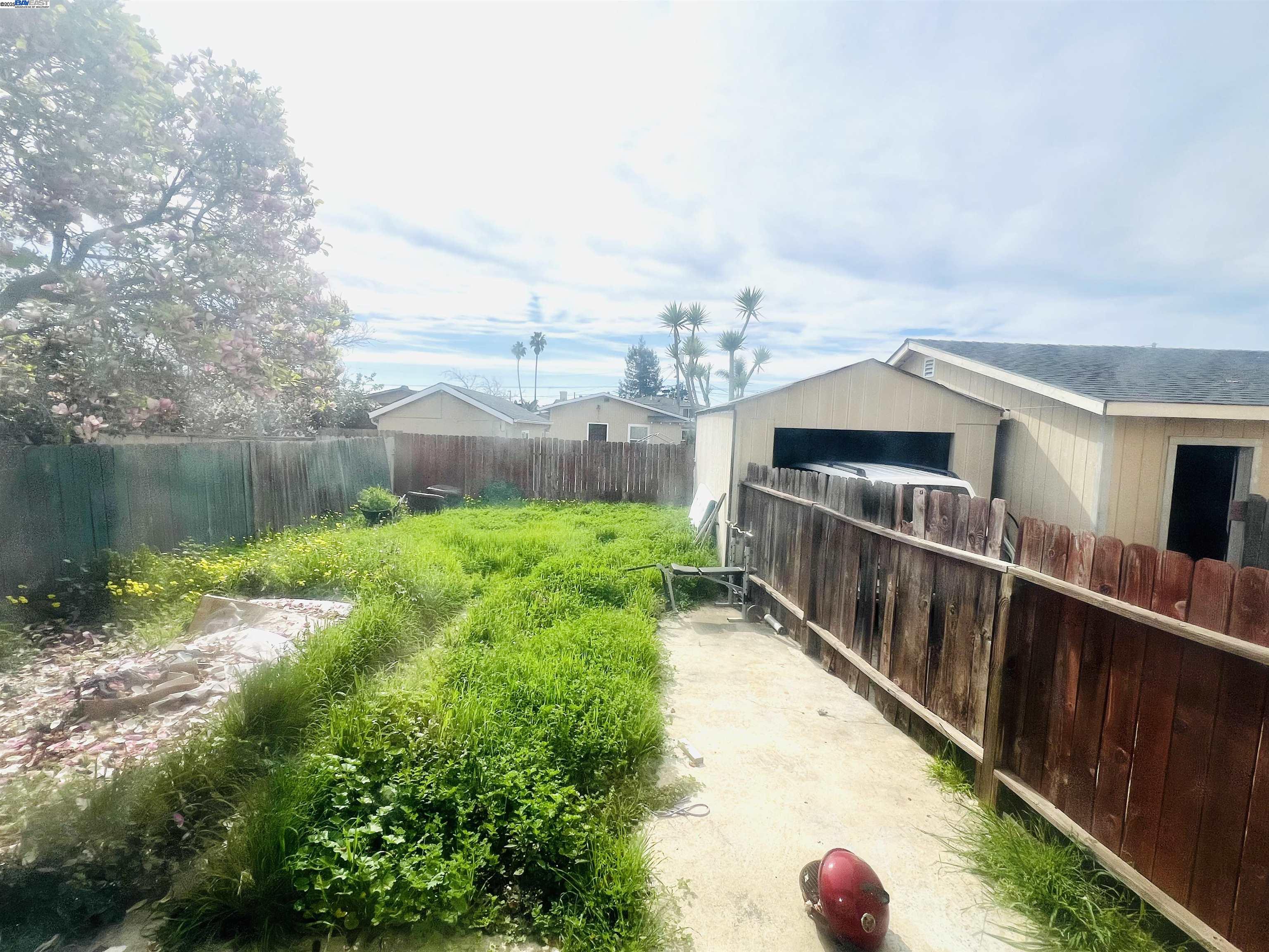 5525 Harvey Ave, Oakland, California 94621, 2 Bedrooms Bedrooms, 5 Rooms Rooms,1 BathroomBathrooms,Residential,For Sale,5525 Harvey Ave,41087722