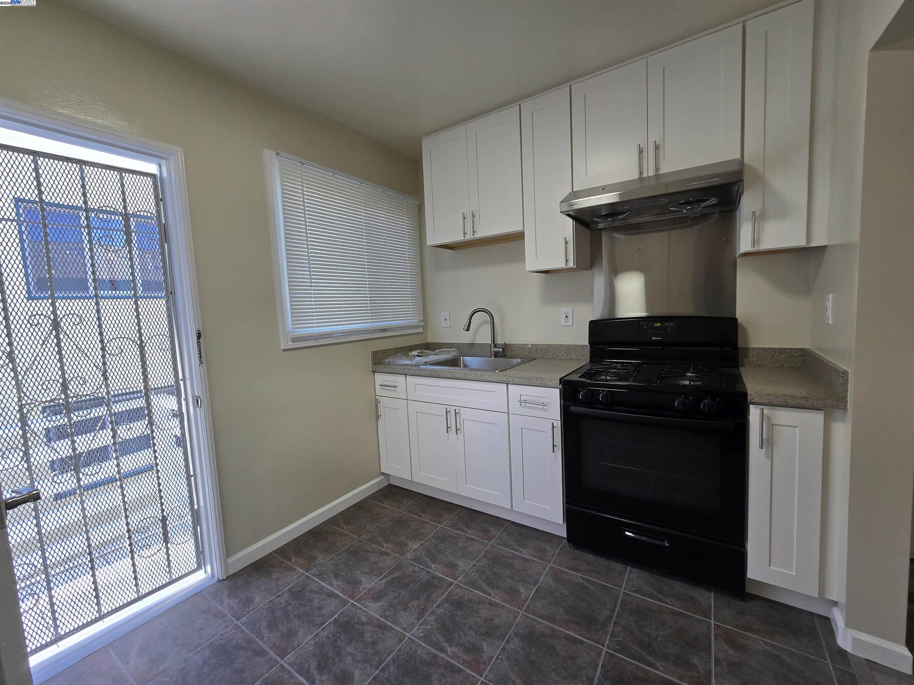 Detail Gallery Image 1 of 1 For 3225 Beaumont Ave #3233,  Oakland,  CA 94602 - 1 Beds | 1 Baths