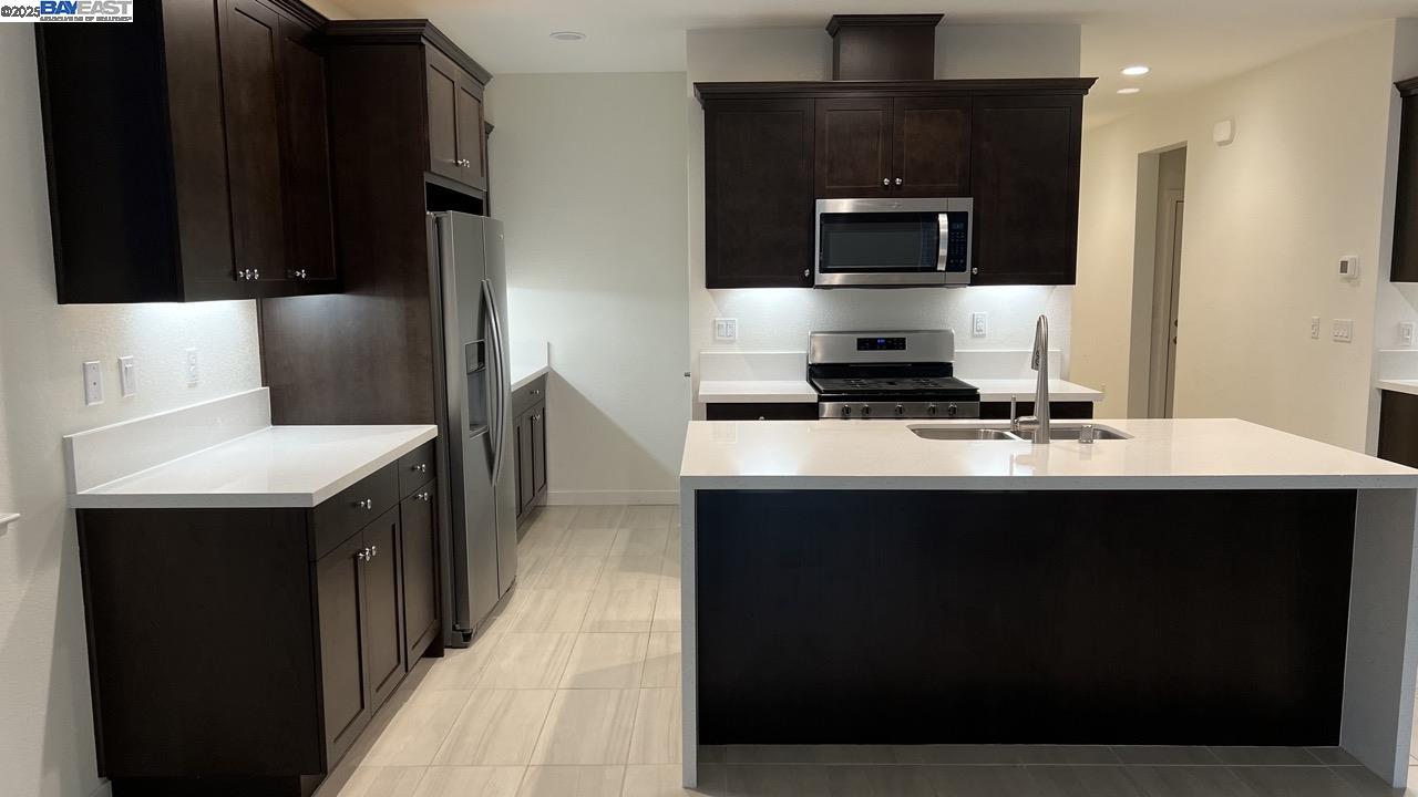 Detail Gallery Image 1 of 1 For 16227 Duggar Dr, Lathrop,  CA 95330 - 4 Beds | 3 Baths