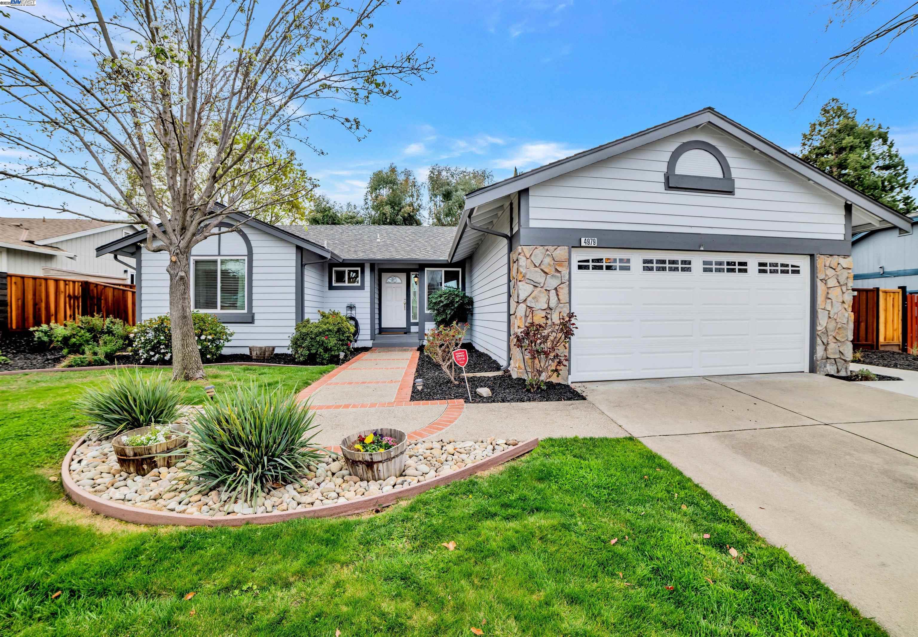 Detail Gallery Image 1 of 1 For 4979 Charlotte Way, Livermore,  CA 94550 - 3 Beds | 2 Baths