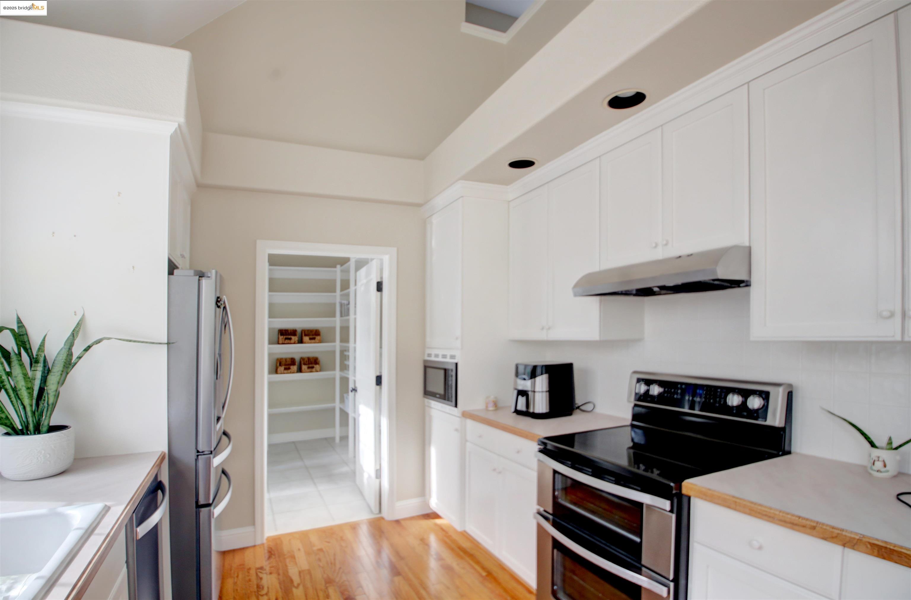 Detail Gallery Image 7 of 35 For 19710 Butler Way, Groveland,  CA 95321 - 3 Beds | 2 Baths