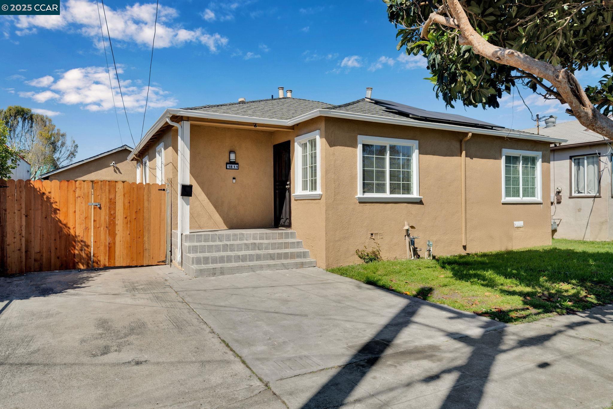 Detail Gallery Image 1 of 1 For 1811 Visalia Ave, Richmond,  CA 94801 - 3 Beds | 1 Baths