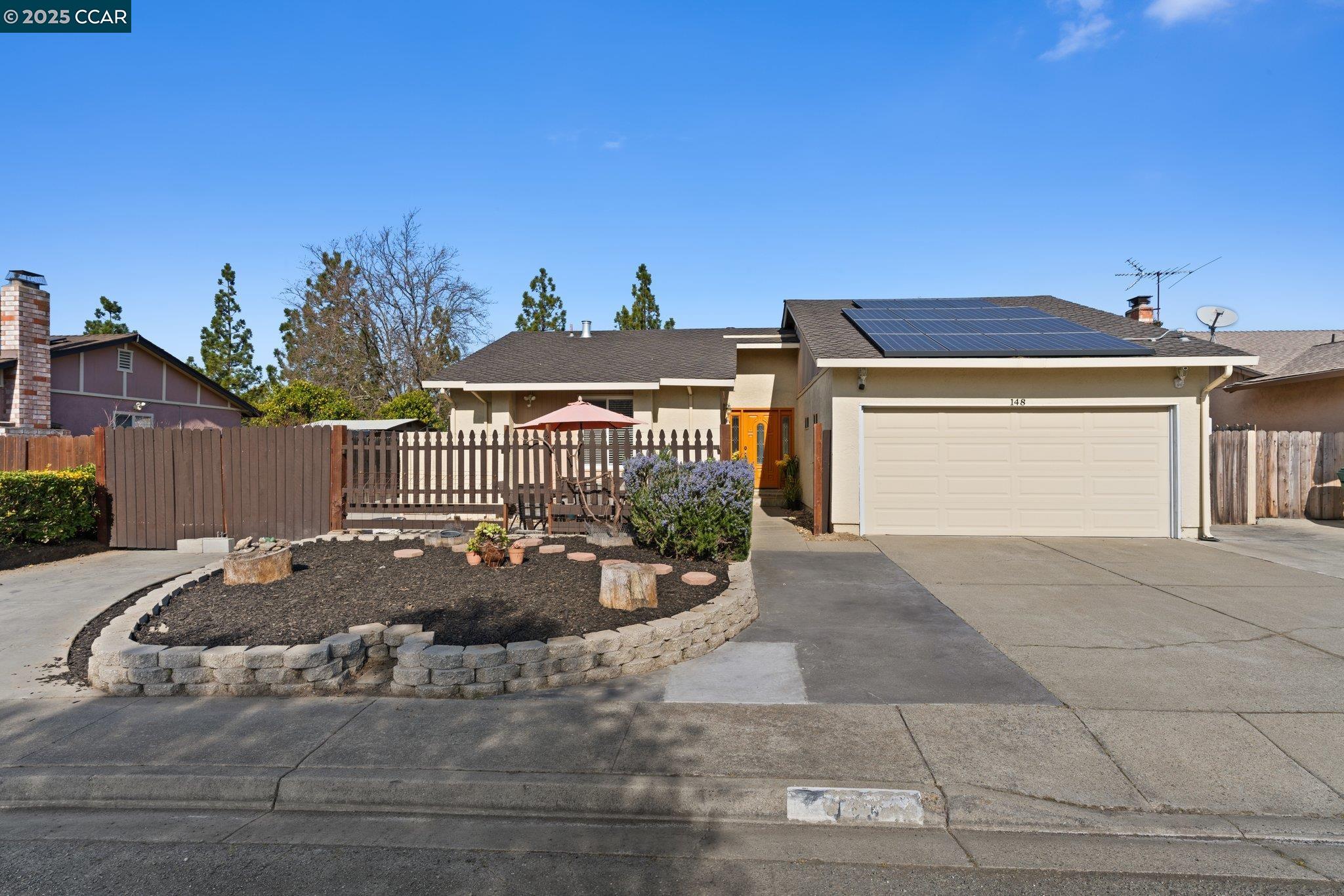 Detail Gallery Image 1 of 1 For 148 Fuchsia Court, Hercules,  CA 94547 - 3 Beds | 2 Baths
