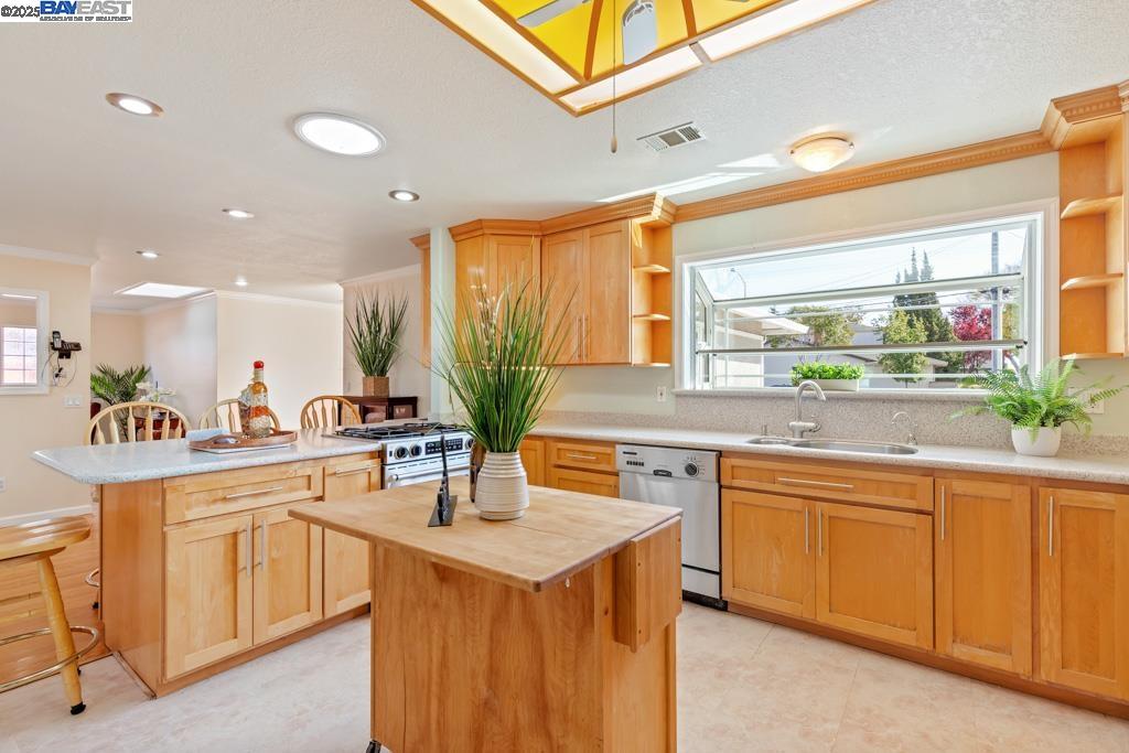 Detail Gallery Image 17 of 60 For 2391 Belvedere Ave, San Leandro,  CA 94577 - 4 Beds | 2 Baths
