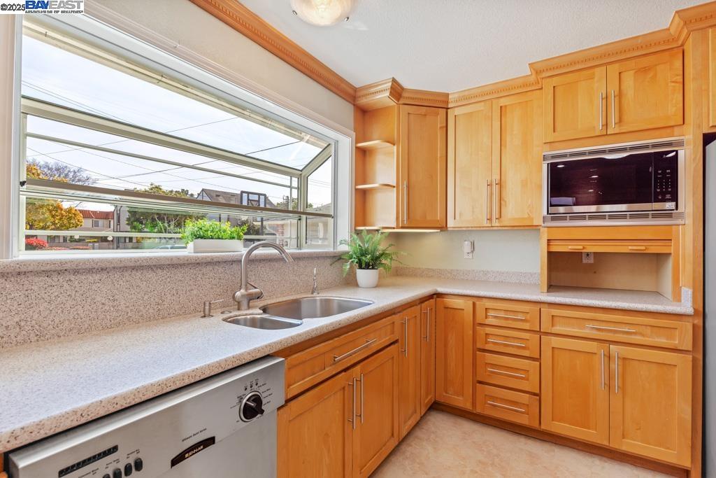 Detail Gallery Image 26 of 60 For 2391 Belvedere Ave, San Leandro,  CA 94577 - 4 Beds | 2 Baths