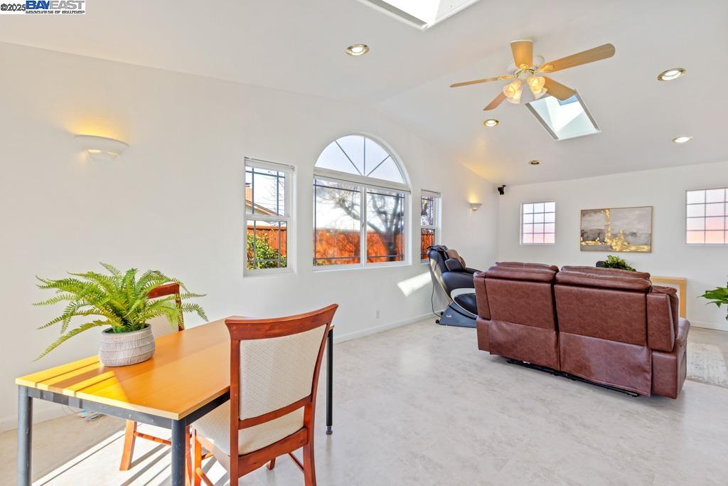 Detail Gallery Image 9 of 60 For 2391 Belvedere Ave, San Leandro,  CA 94577 - 4 Beds | 2 Baths