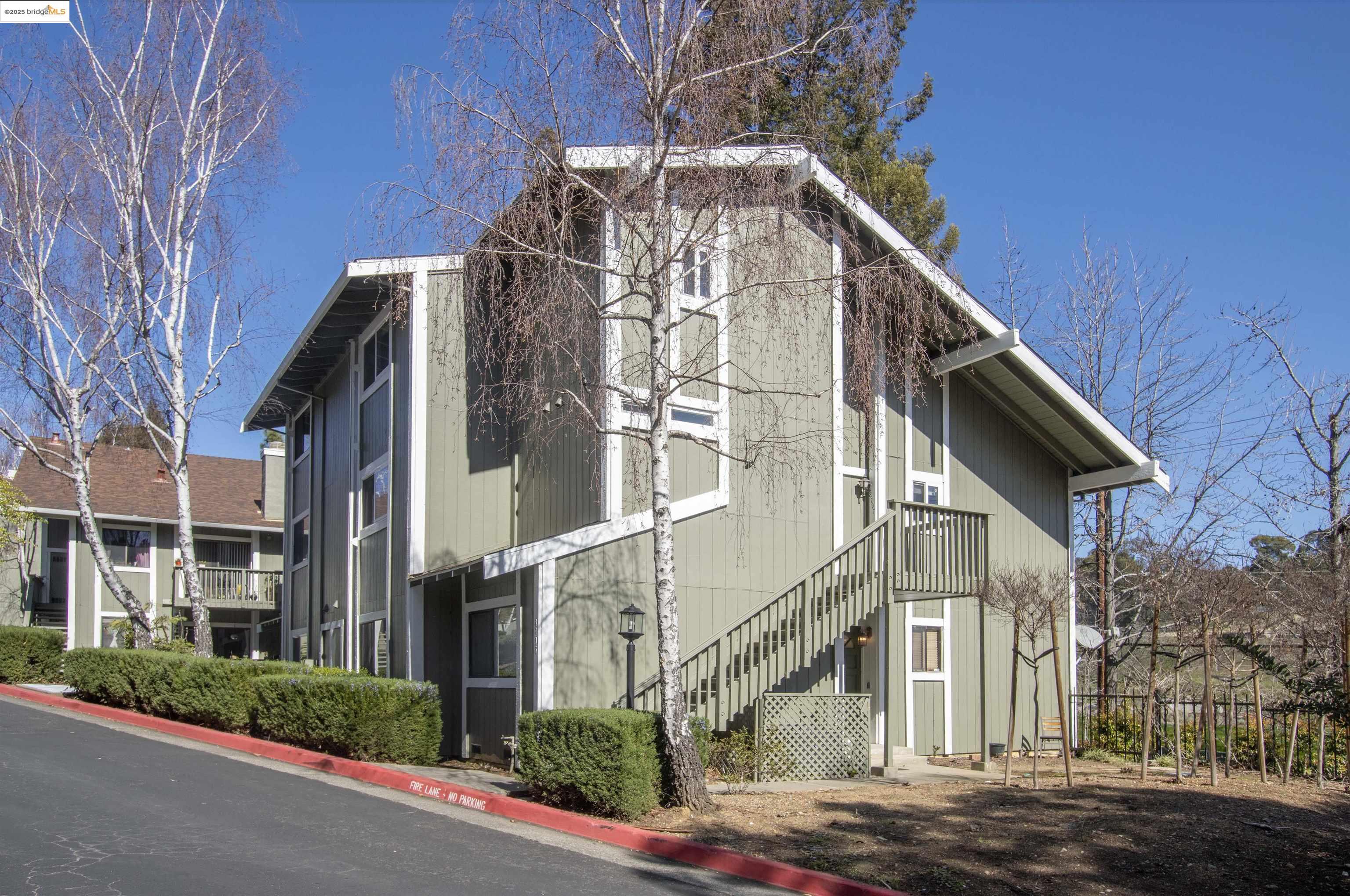 8797 Mountain Blvd # 3, Oakland, California 94605, 2 Bedrooms Bedrooms, 4 Rooms Rooms,2 BathroomsBathrooms,Residential Lease,For Rent,8797 Mountain Blvd # 3,41087844
