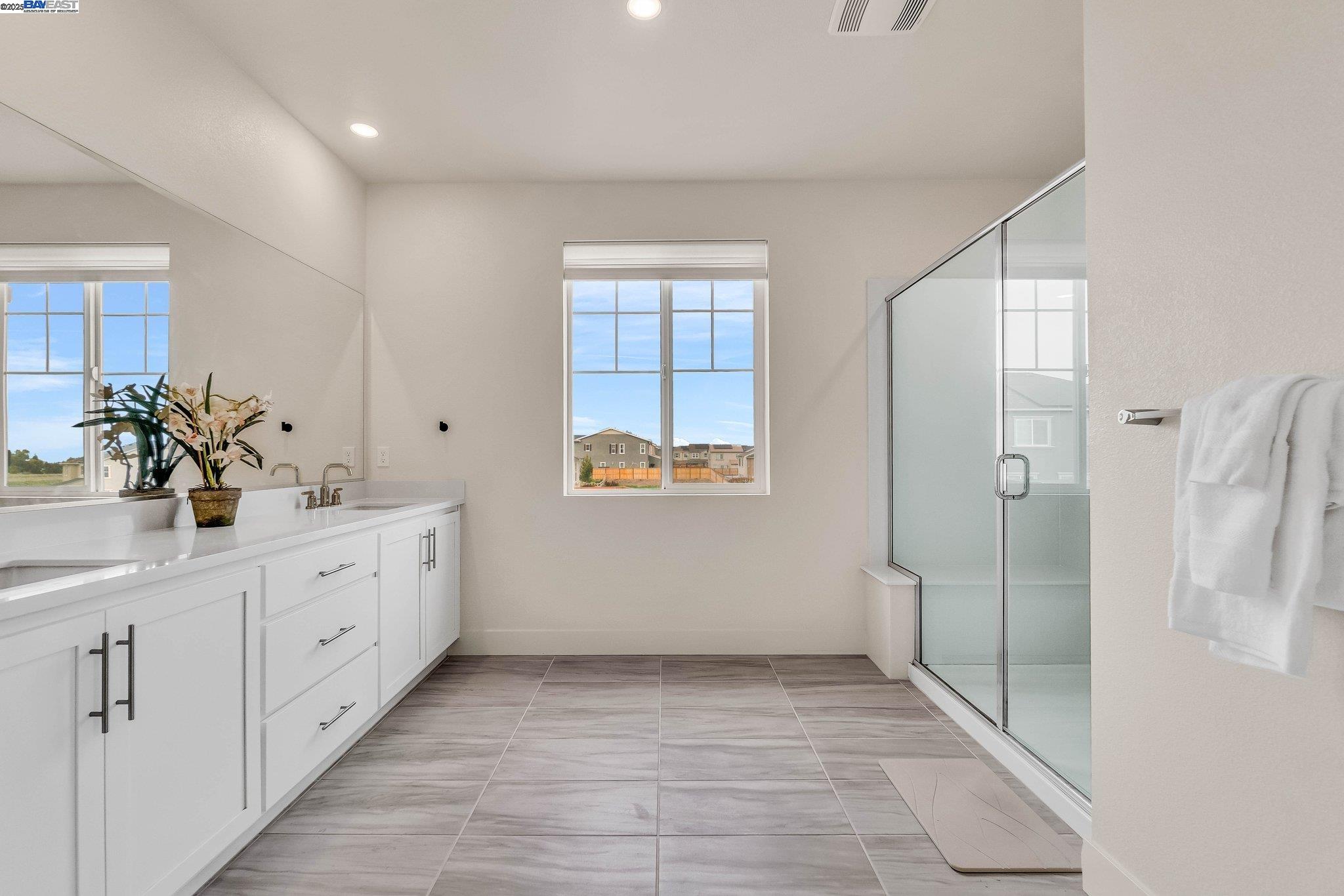 Detail Gallery Image 12 of 33 For 5796 Markham Ct, Tracy,  CA 95377 - 4 Beds | 3 Baths