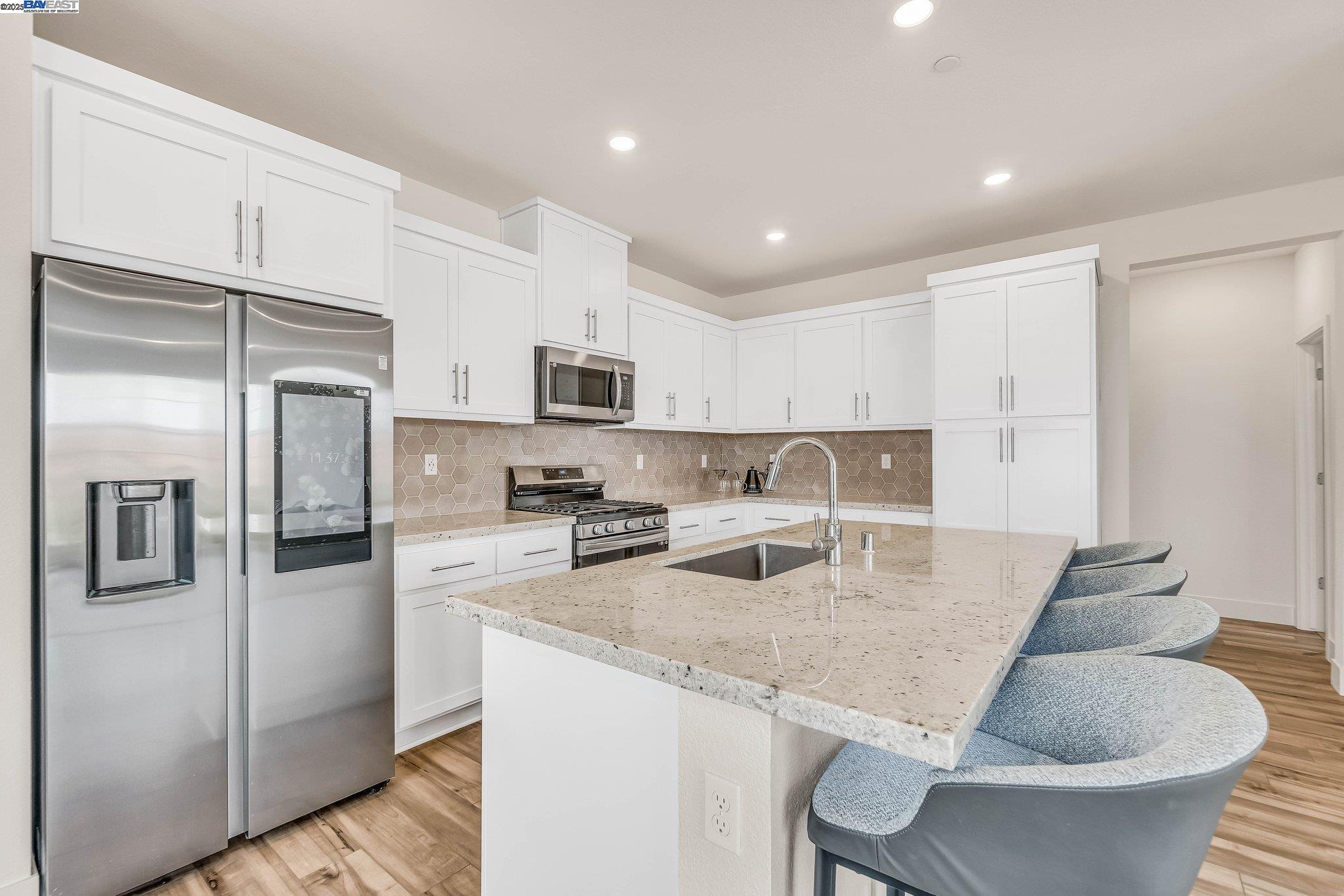 Detail Gallery Image 6 of 33 For 5796 Markham Ct, Tracy,  CA 95377 - 4 Beds | 3 Baths