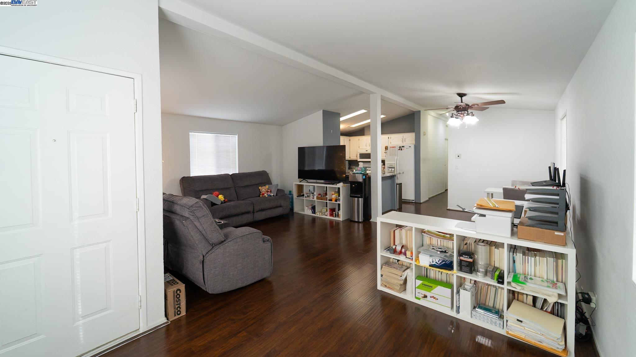 Detail Gallery Image 2 of 22 For 407 Pinefield Rd #407,  San Jose,  CA 95134 - 3 Beds | 2 Baths