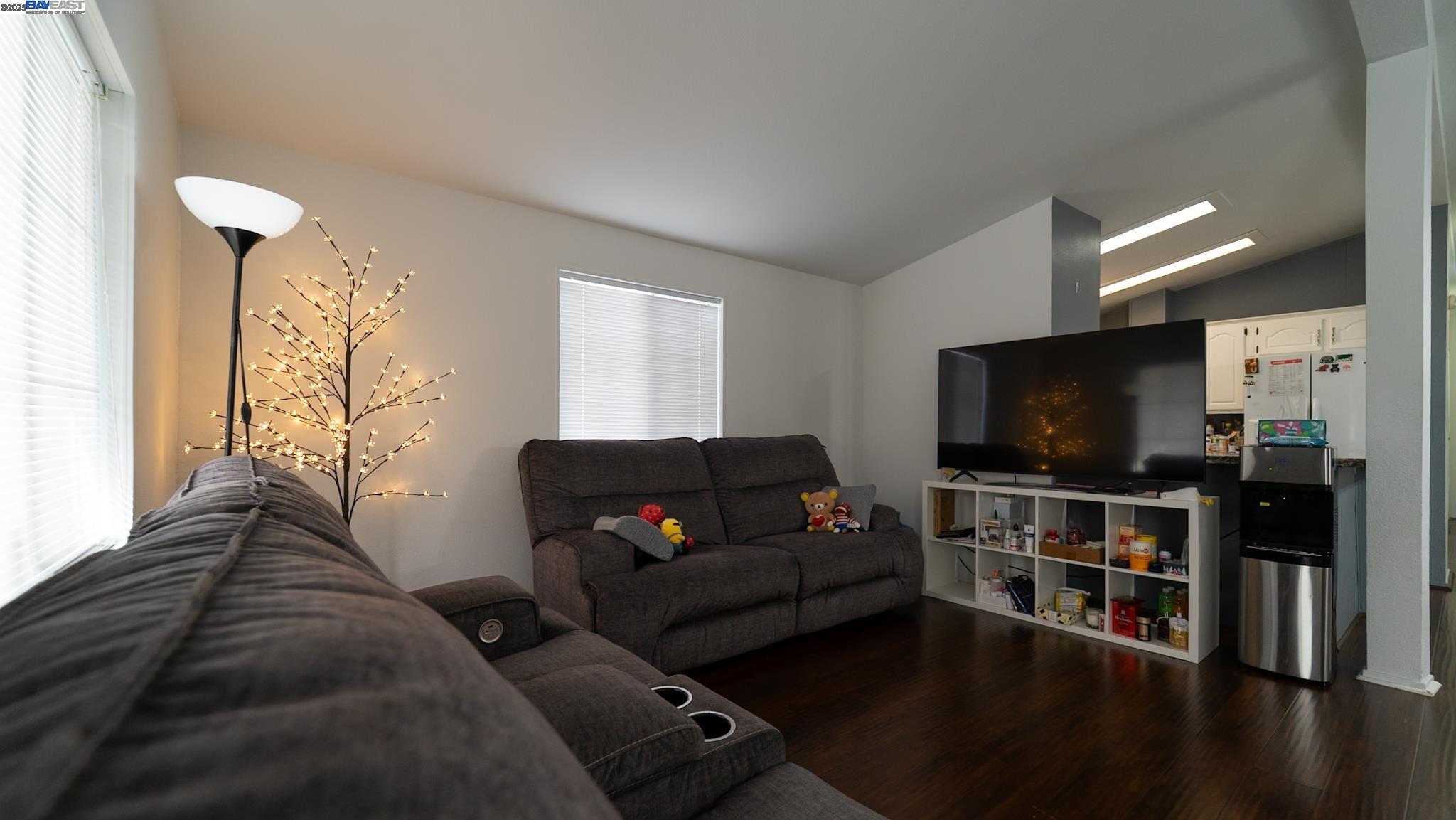 Detail Gallery Image 3 of 22 For 407 Pinefield Rd #407,  San Jose,  CA 95134 - 3 Beds | 2 Baths