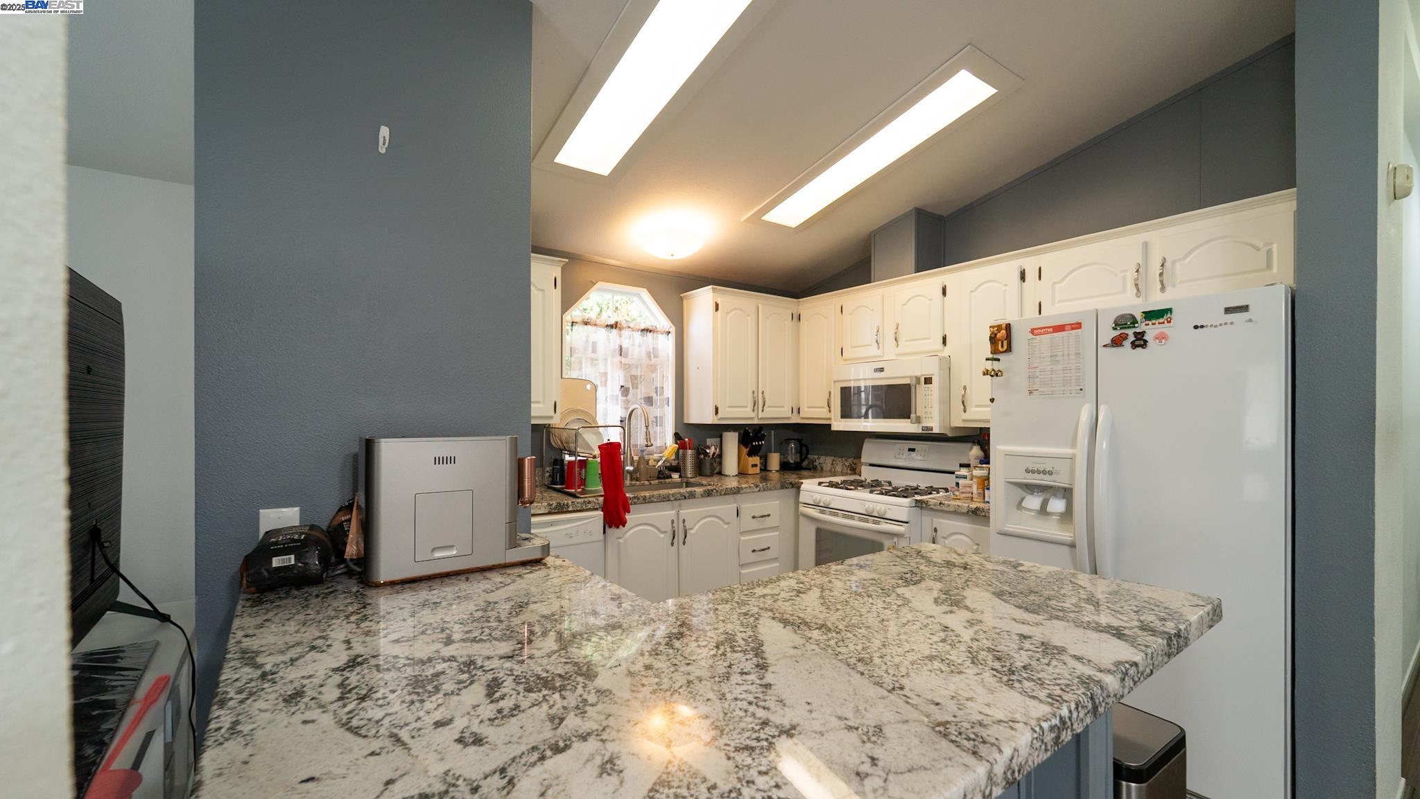 Detail Gallery Image 4 of 22 For 407 Pinefield Rd #407,  San Jose,  CA 95134 - 3 Beds | 2 Baths
