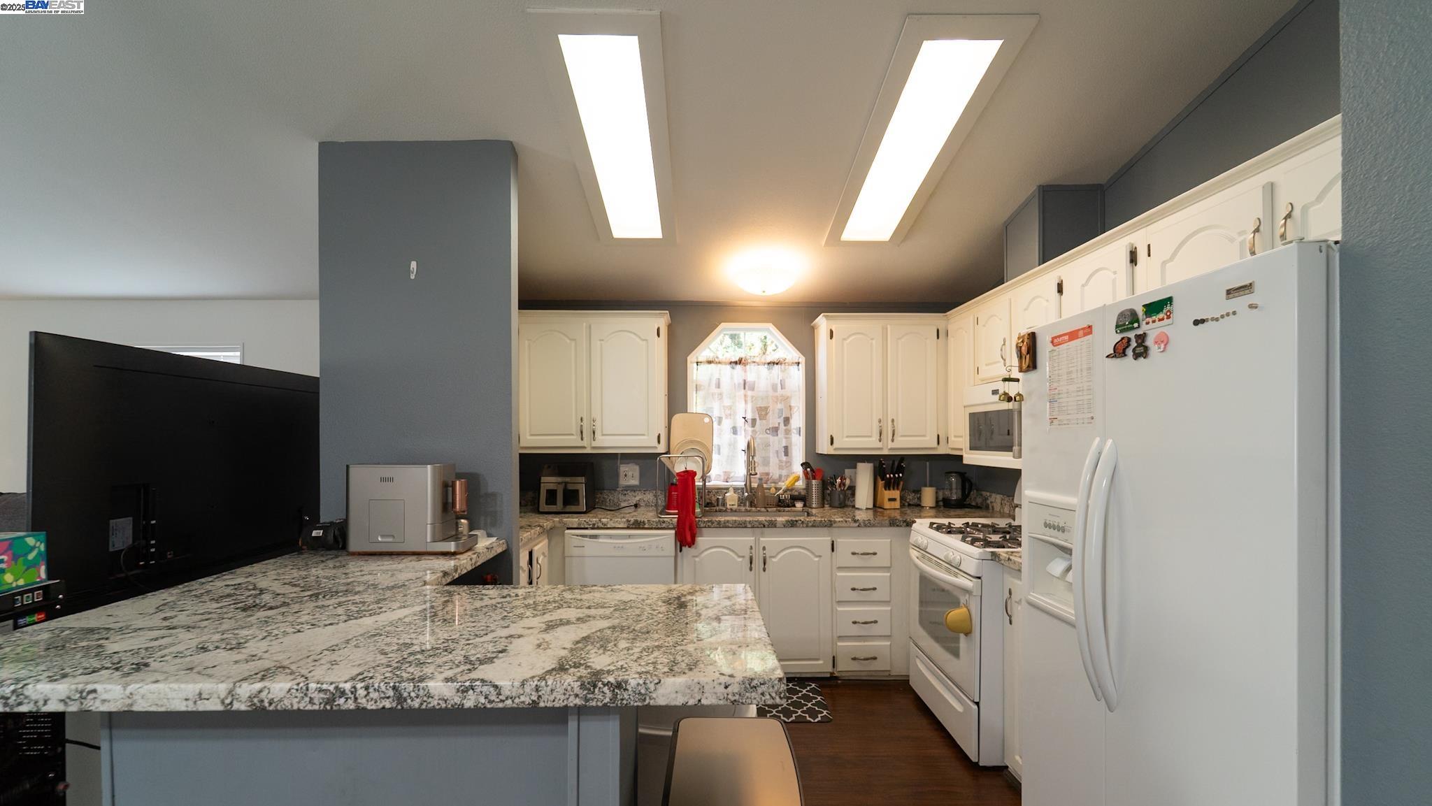 Detail Gallery Image 5 of 22 For 407 Pinefield Rd #407,  San Jose,  CA 95134 - 3 Beds | 2 Baths