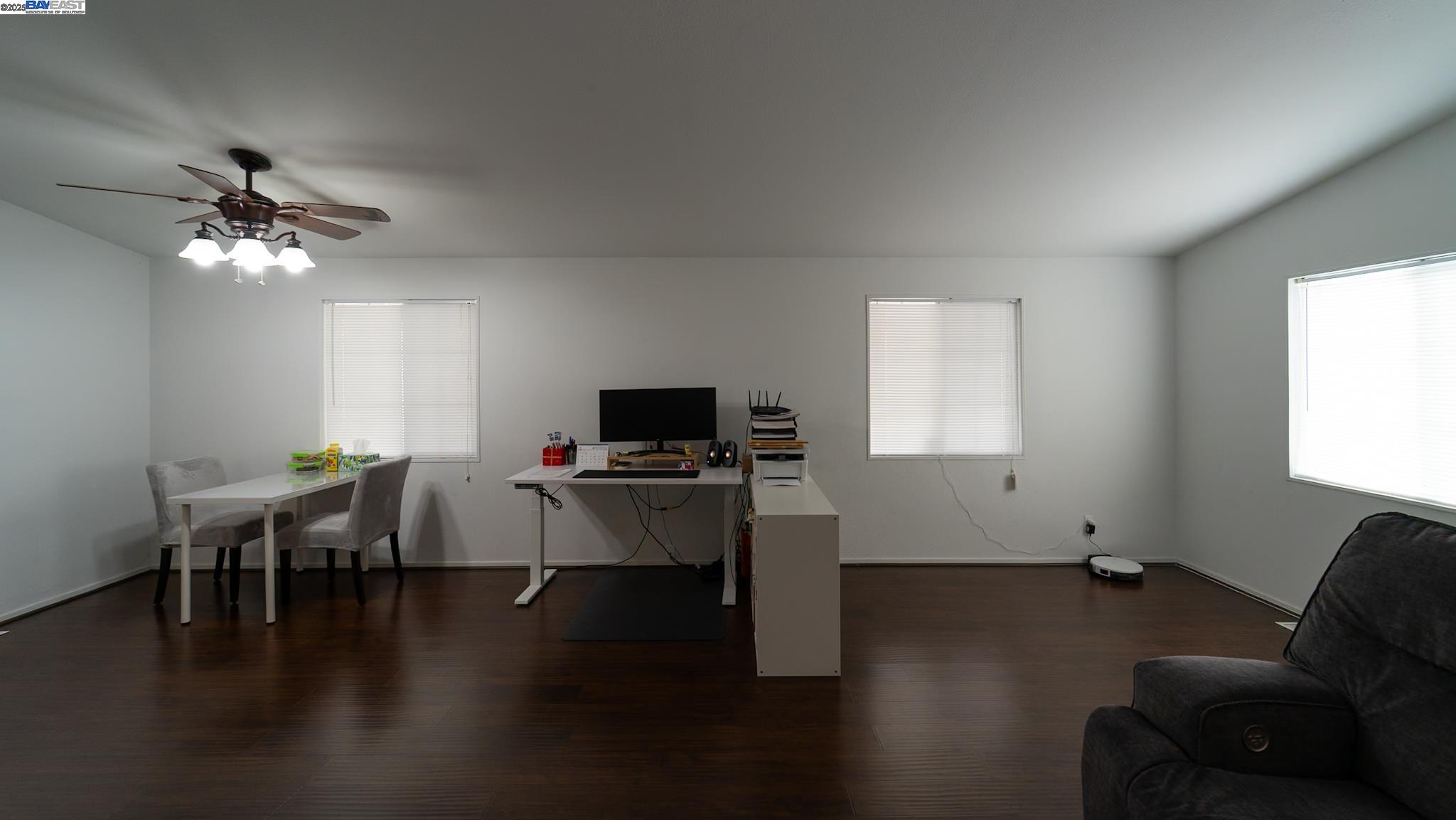 Detail Gallery Image 7 of 22 For 407 Pinefield Rd #407,  San Jose,  CA 95134 - 3 Beds | 2 Baths