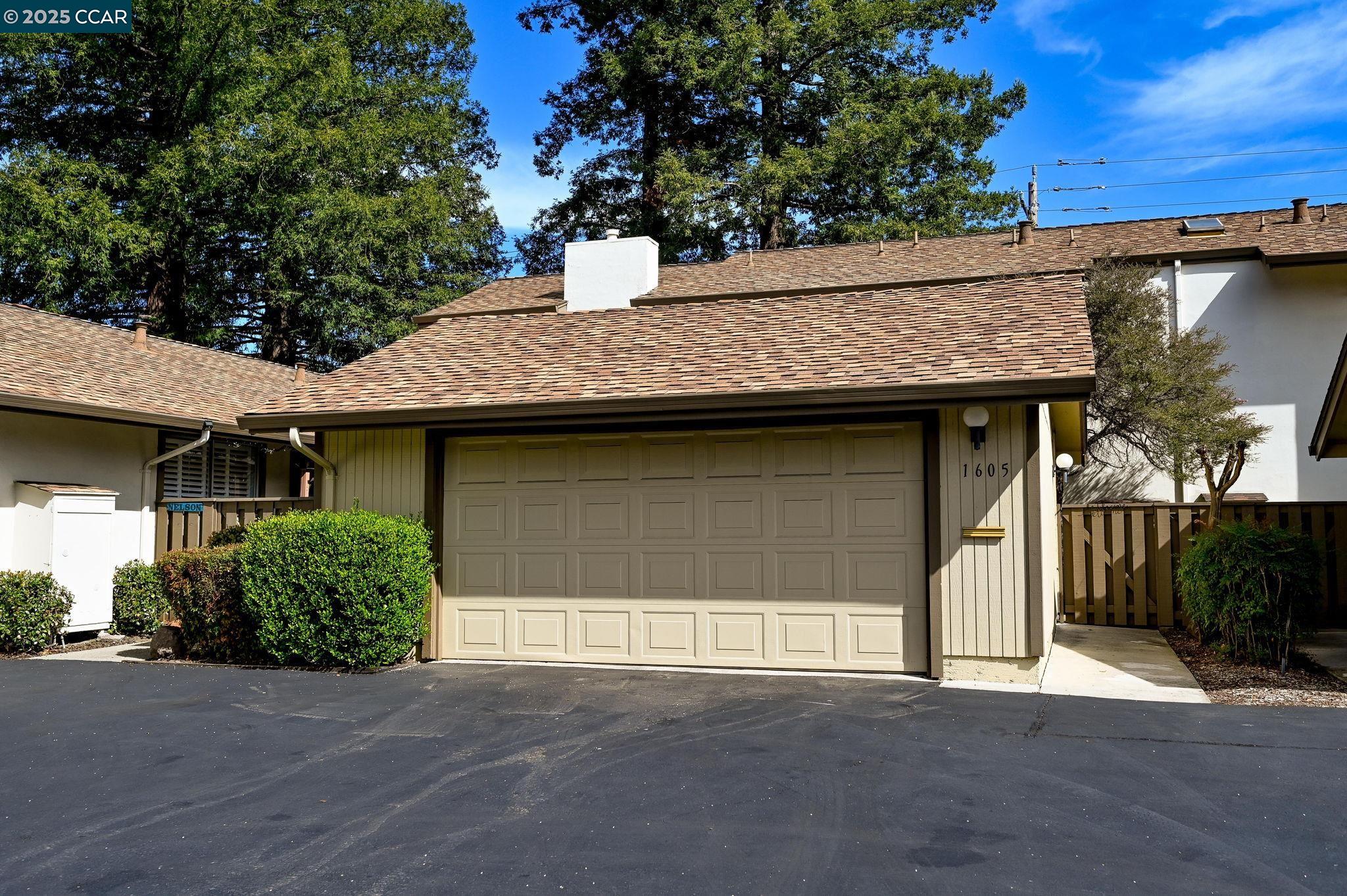 Browse active condo listings in COUNTRYWOOD