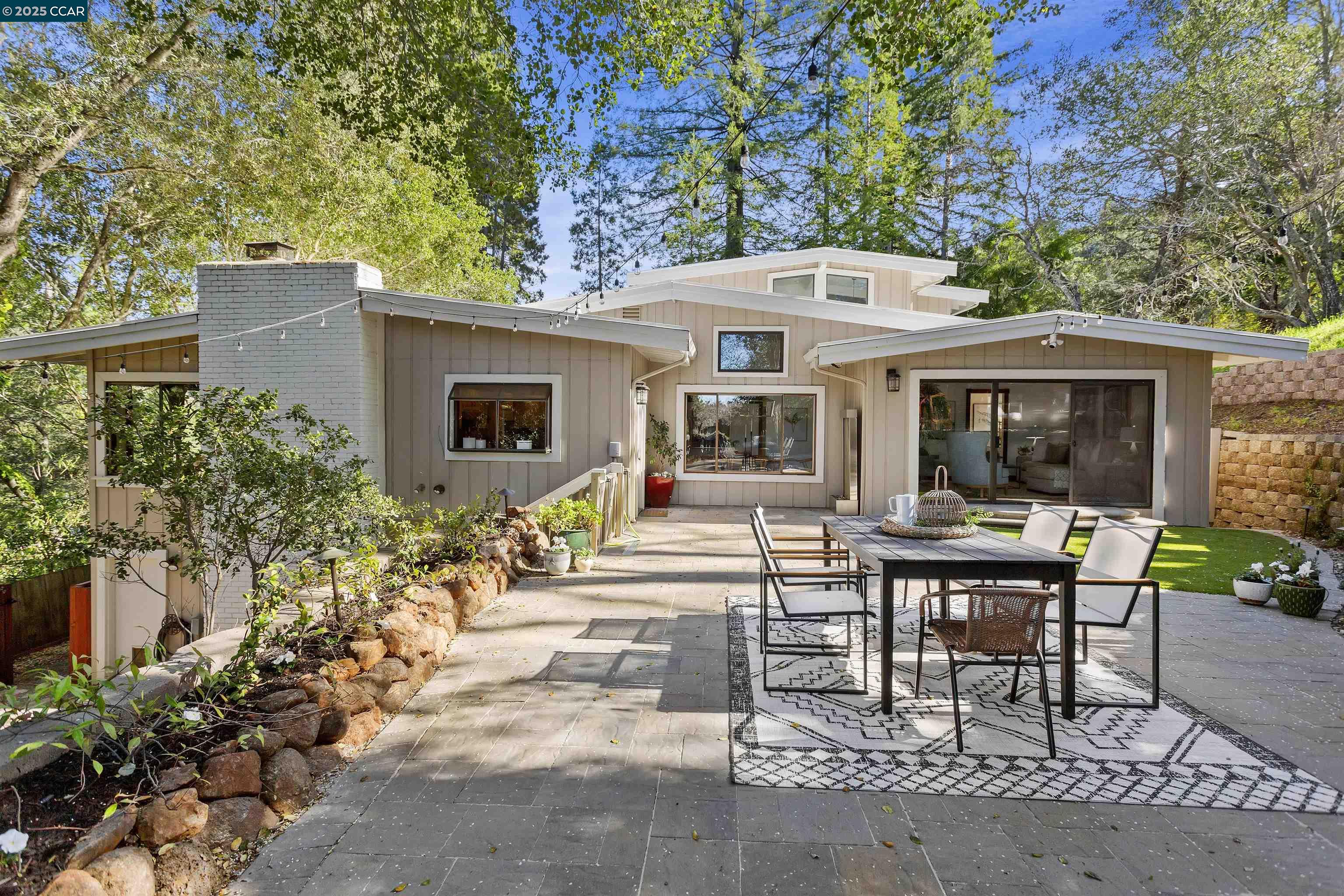 Detail Gallery Image 1 of 1 For 14 Los Cerros, Orinda,  CA 94563 - 3 Beds | 3 Baths