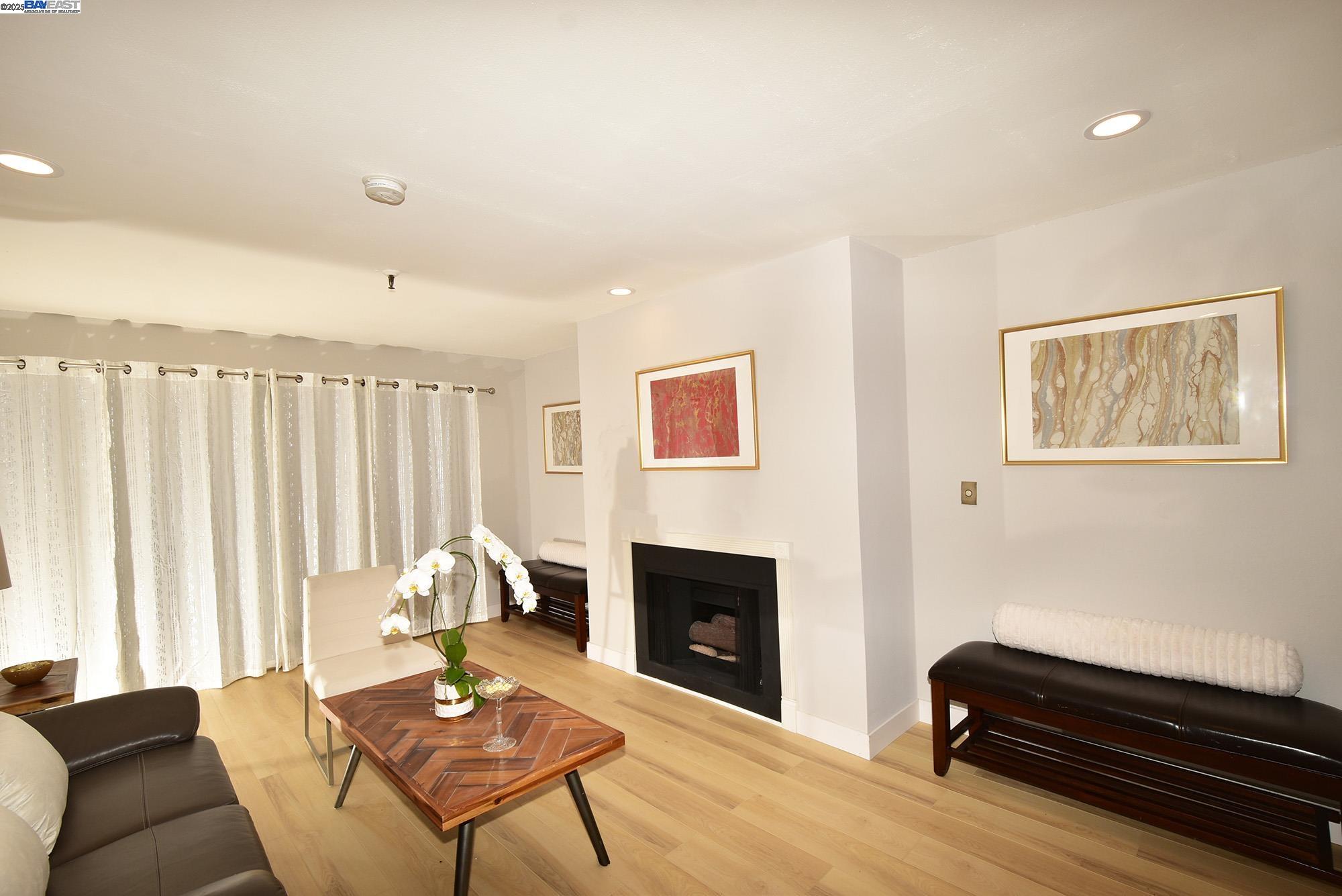 303 Adams St # 109, Oakland, California 94610, 2 Bedrooms Bedrooms, ,2 BathroomsBathrooms,Residential,For Sale,303 Adams St # 109,41087901