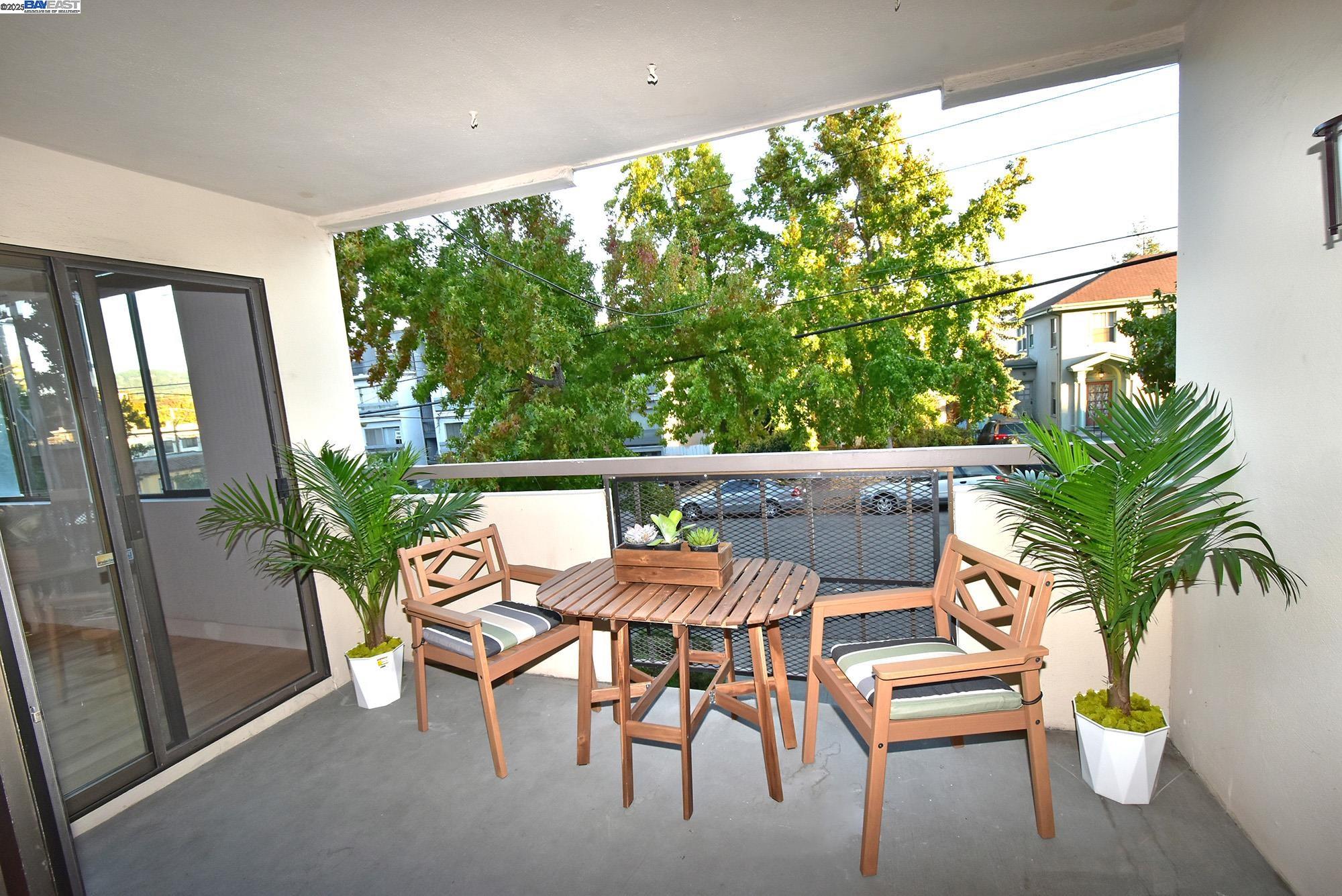303 Adams St # 109, Oakland, California 94610, 2 Bedrooms Bedrooms, ,2 BathroomsBathrooms,Residential,For Sale,303 Adams St # 109,41087901