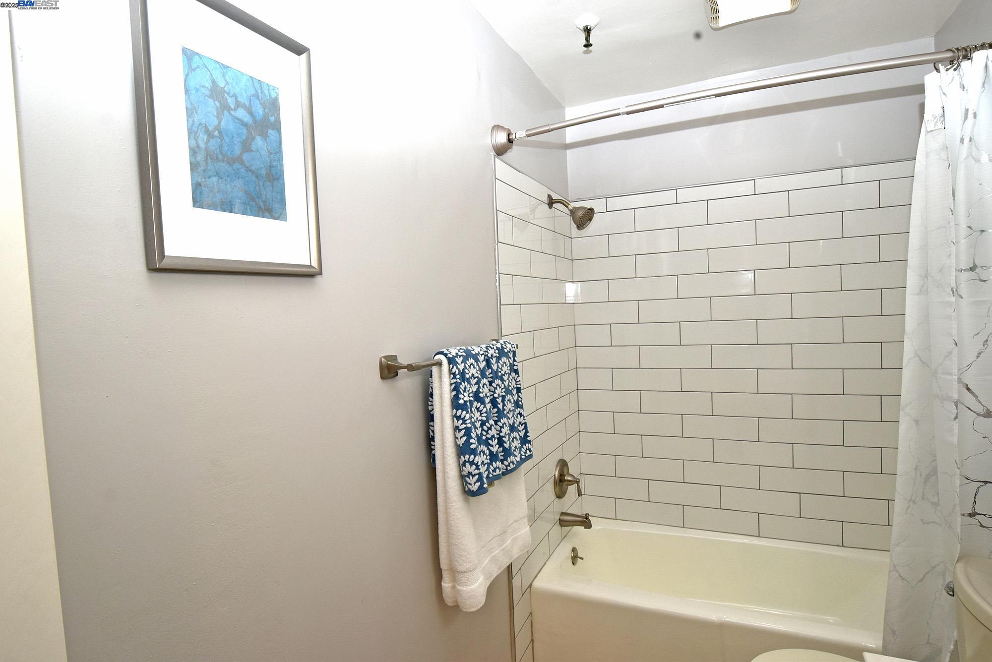 303 Adams St # 109, Oakland, California 94610, 2 Bedrooms Bedrooms, ,2 BathroomsBathrooms,Residential,For Sale,303 Adams St # 109,41087901