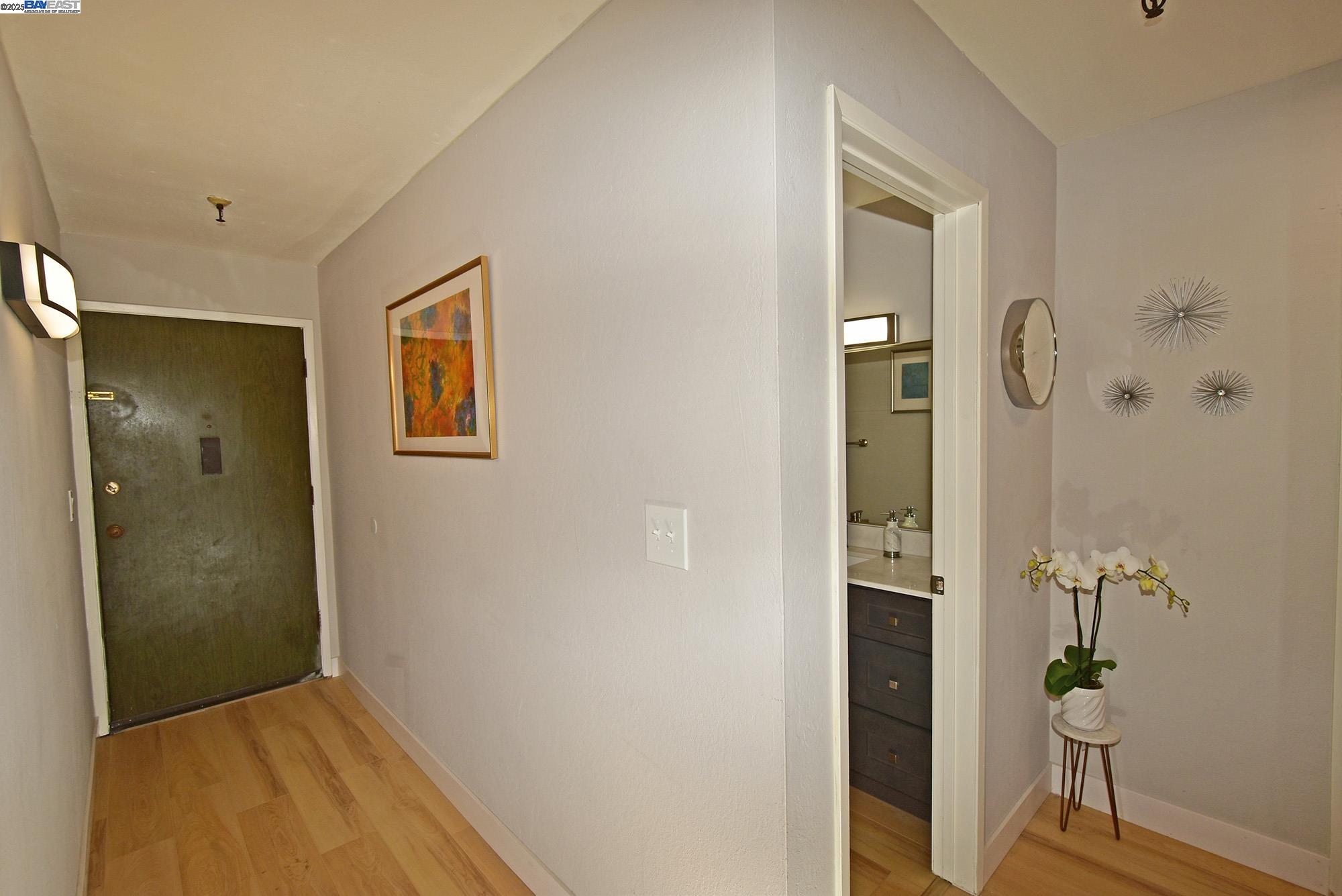 303 Adams St # 109, Oakland, California 94610, 2 Bedrooms Bedrooms, ,2 BathroomsBathrooms,Residential,For Sale,303 Adams St # 109,41087901