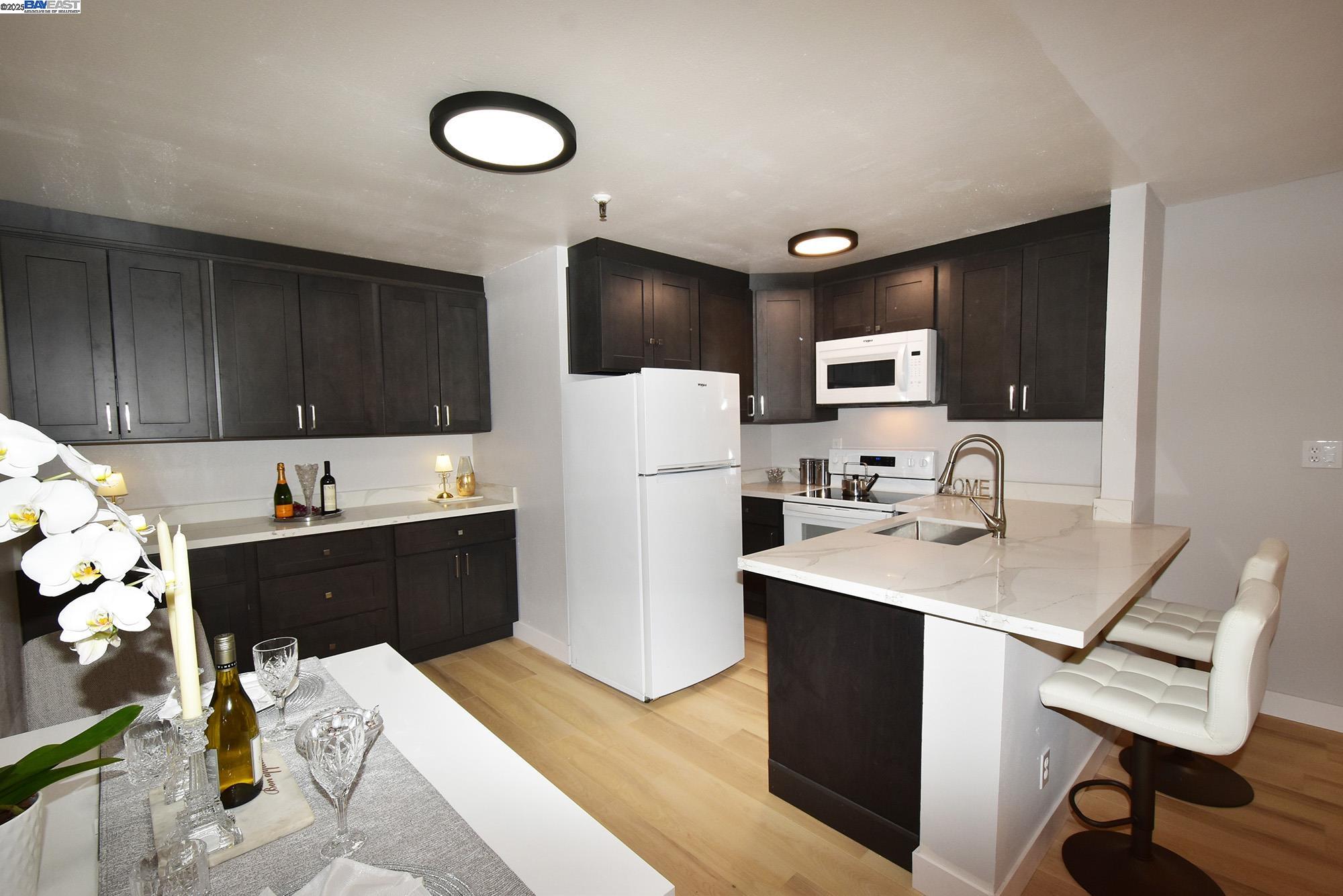 303 Adams St # 109, Oakland, California 94610, 2 Bedrooms Bedrooms, ,2 BathroomsBathrooms,Residential,For Sale,303 Adams St # 109,41087901