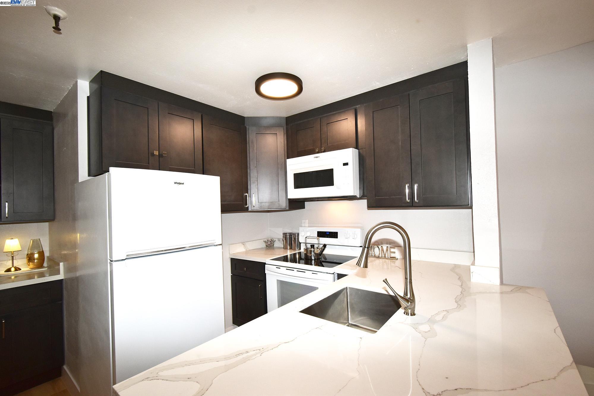 303 Adams St # 109, Oakland, California 94610, 2 Bedrooms Bedrooms, ,2 BathroomsBathrooms,Residential,For Sale,303 Adams St # 109,41087901