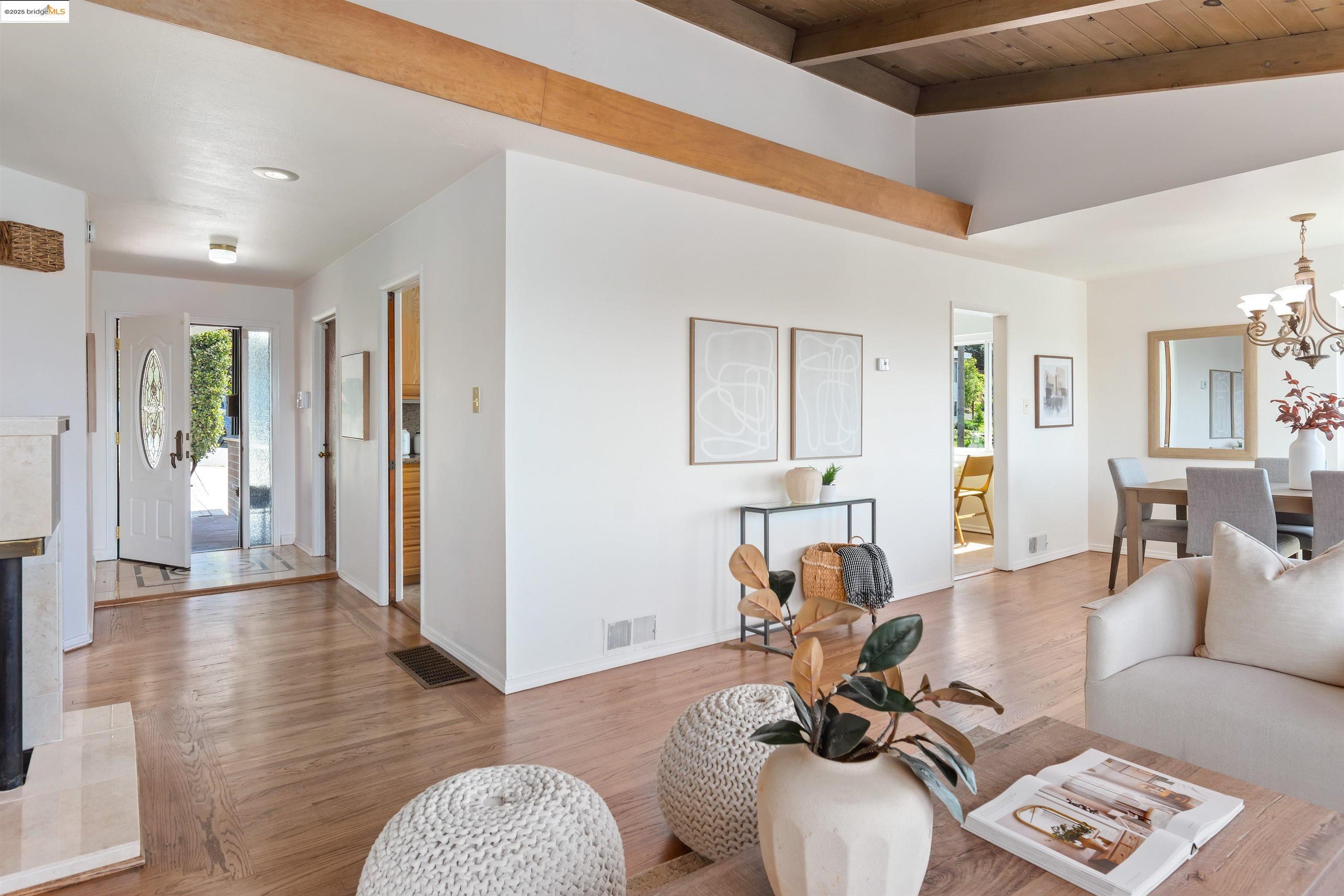Detail Gallery Image 2 of 22 For 2509 Tulare Ave, El Cerrito,  CA 94530 - 3 Beds | 2/1 Baths