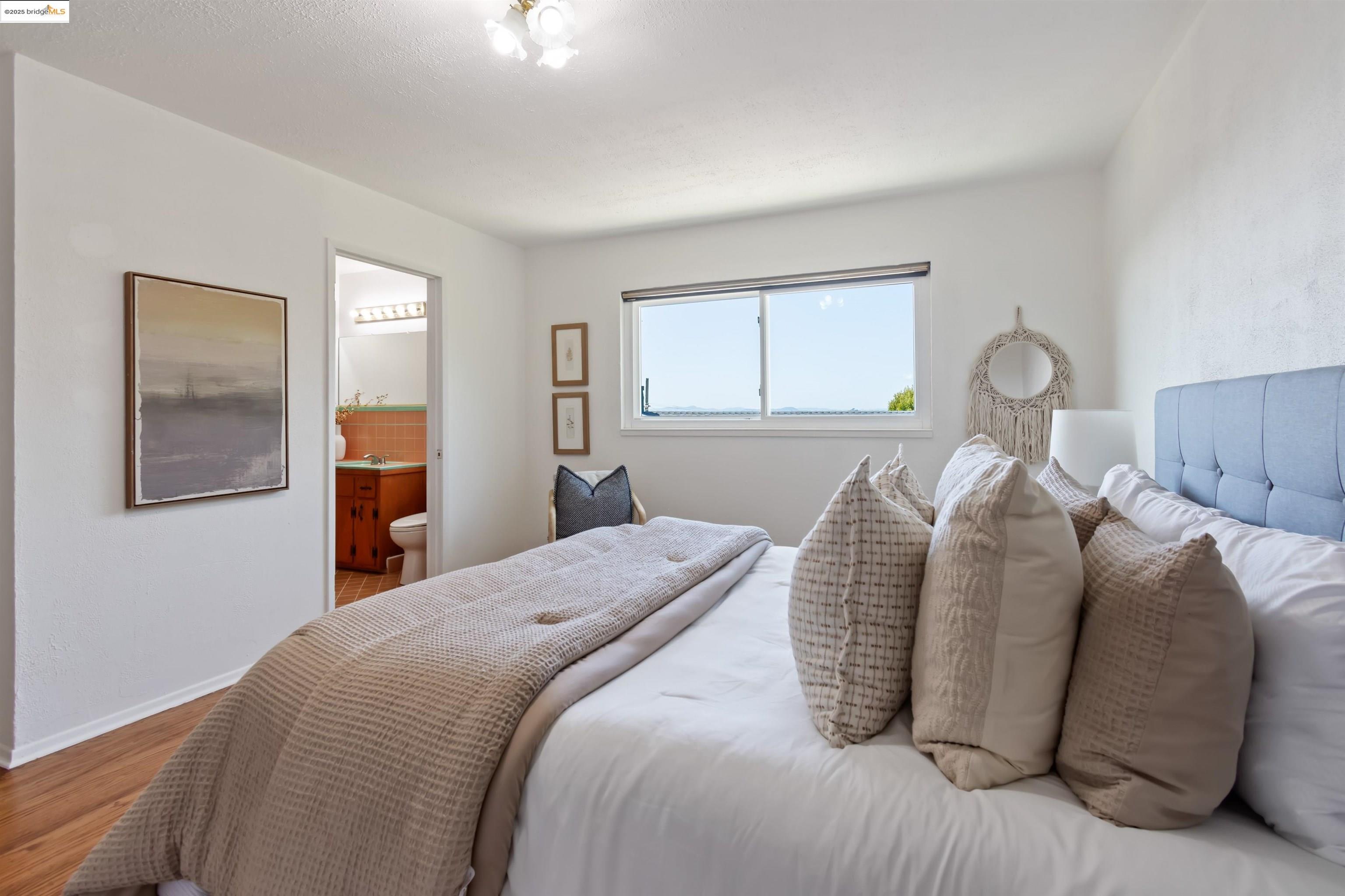 Detail Gallery Image 11 of 22 For 2509 Tulare Ave, El Cerrito,  CA 94530 - 3 Beds | 2/1 Baths