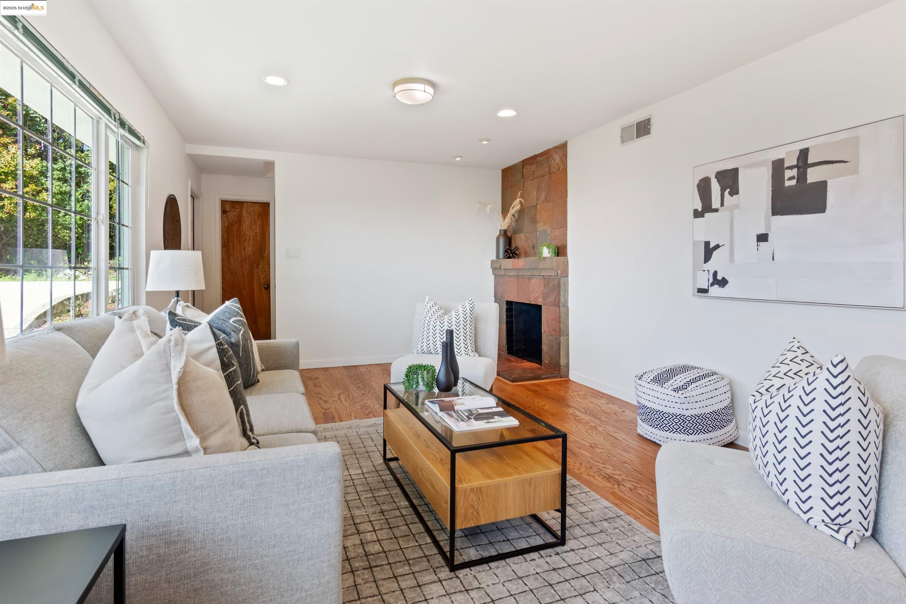 Detail Gallery Image 16 of 22 For 2509 Tulare Ave, El Cerrito,  CA 94530 - 3 Beds | 2/1 Baths