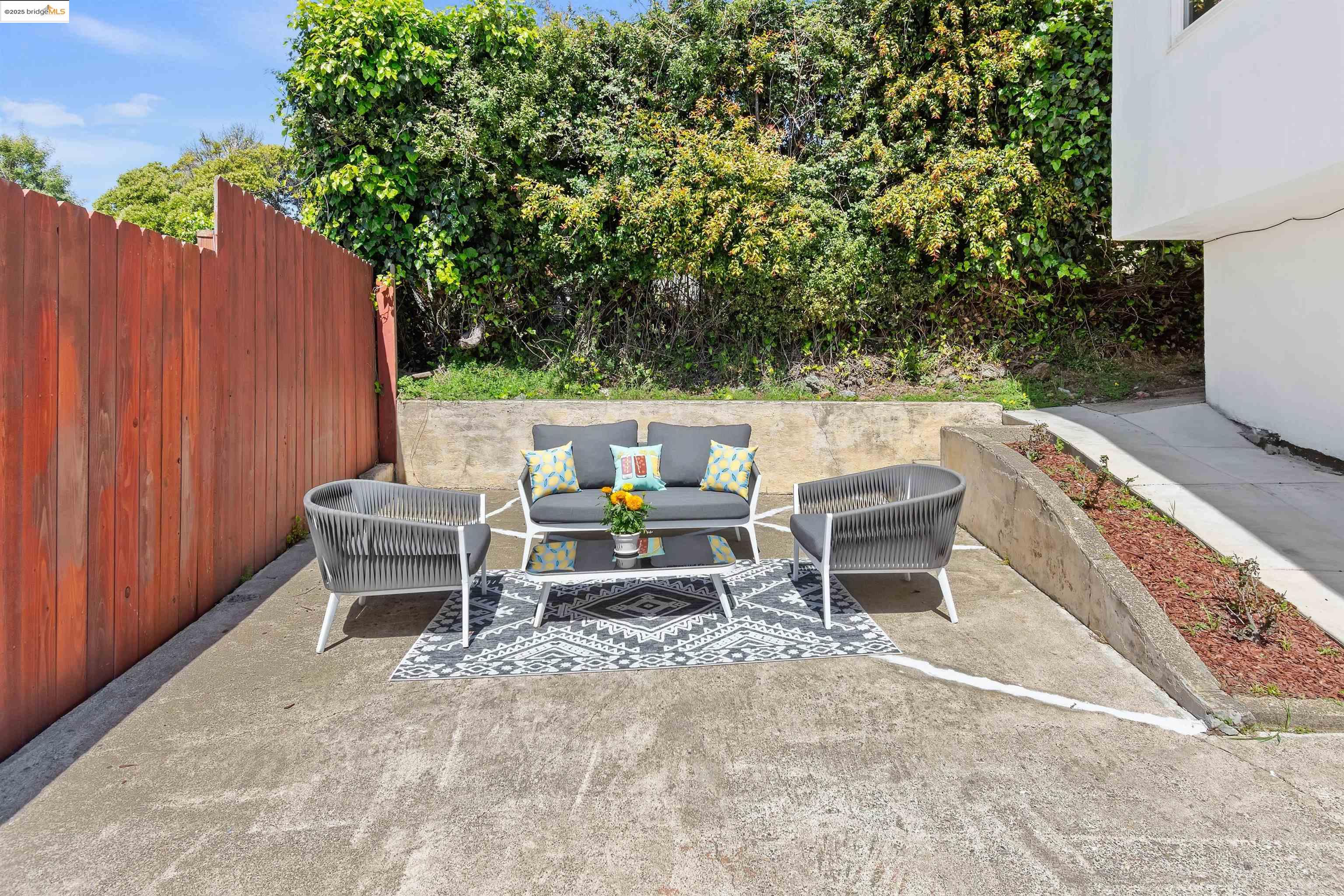 Detail Gallery Image 20 of 22 For 2509 Tulare Ave, El Cerrito,  CA 94530 - 3 Beds | 2/1 Baths